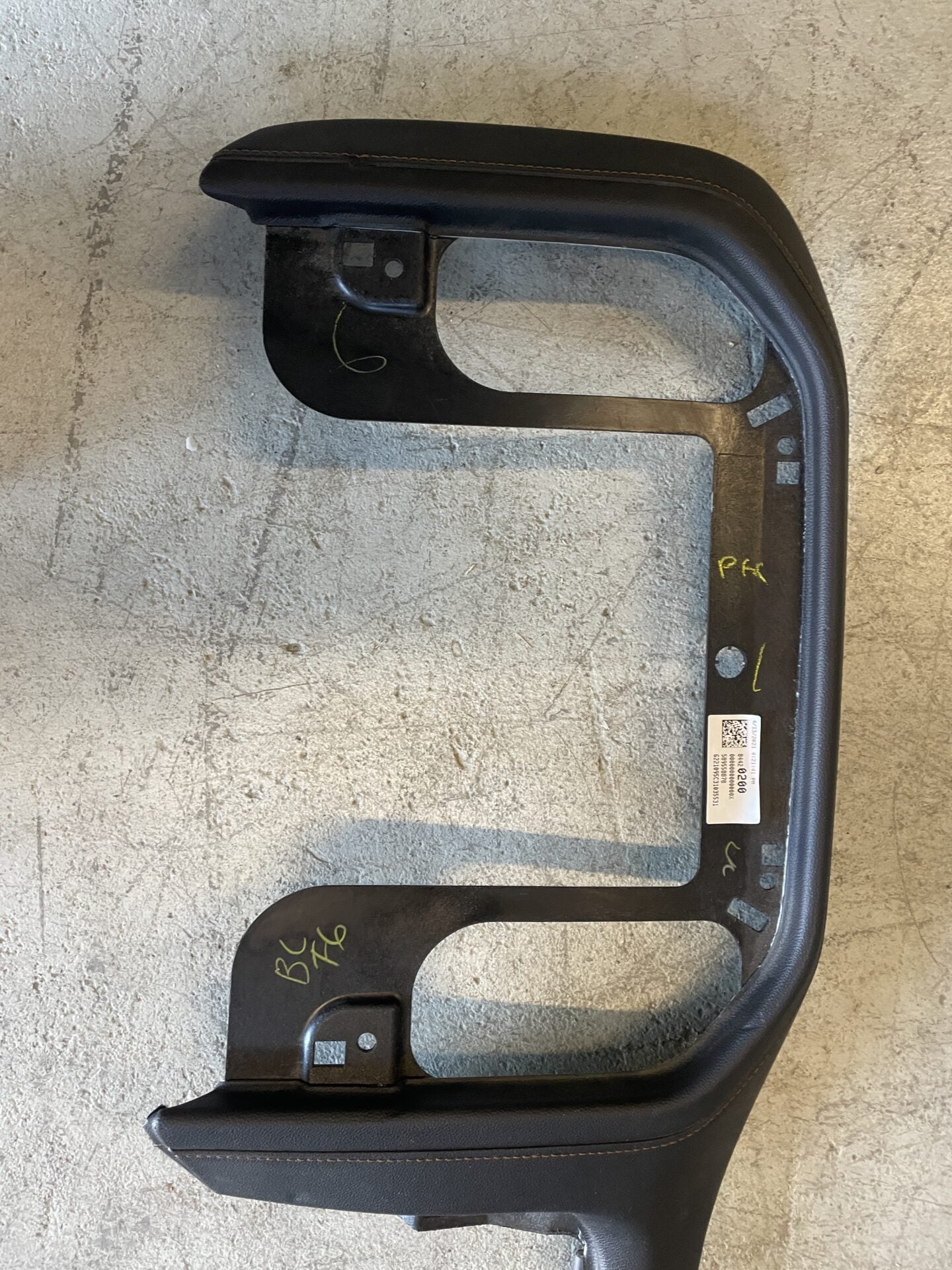 2019 - 2023 GMC SIERRA 1500 2500HD 3500HD / CHEVY SILVERADO 1500 2500HD 3500HD PLAQUETTE DE GARNITURE 84420200