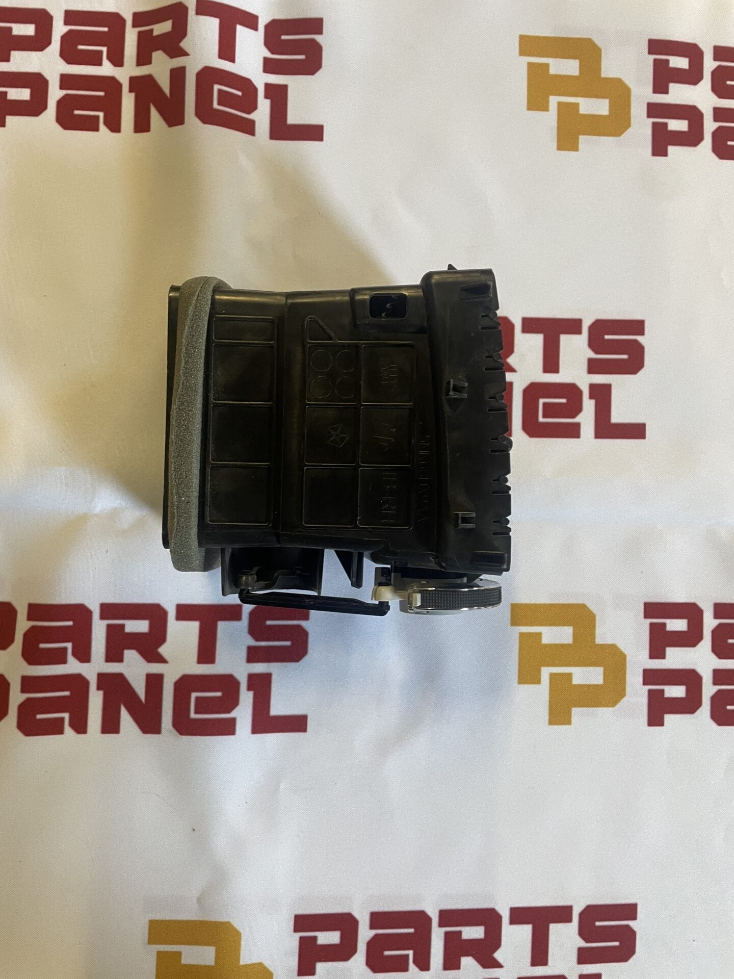 2013 - 2021 RAM 1500 / 1500 CLASSIC DASHBOARD AIR OUTLET VENT 5MK68DK9AA