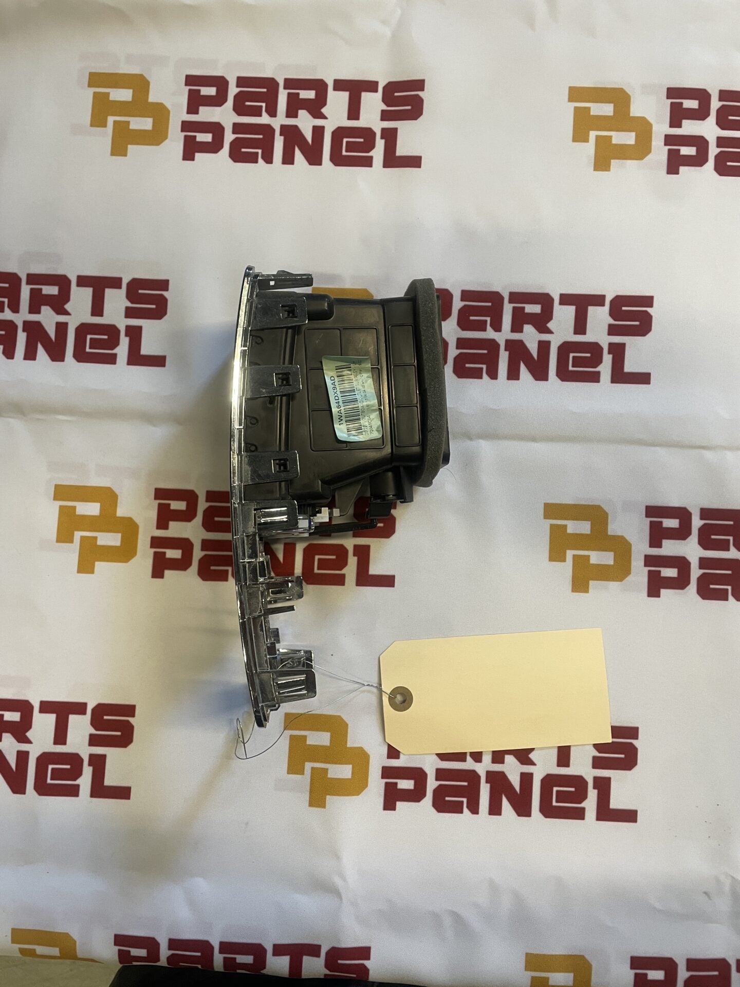2013 - 2024 RAM 1500 CLASSIC OUT OF LONGHORN AIR OUTLET VENT LEFT HAND SIDE 1WA64DX9AD