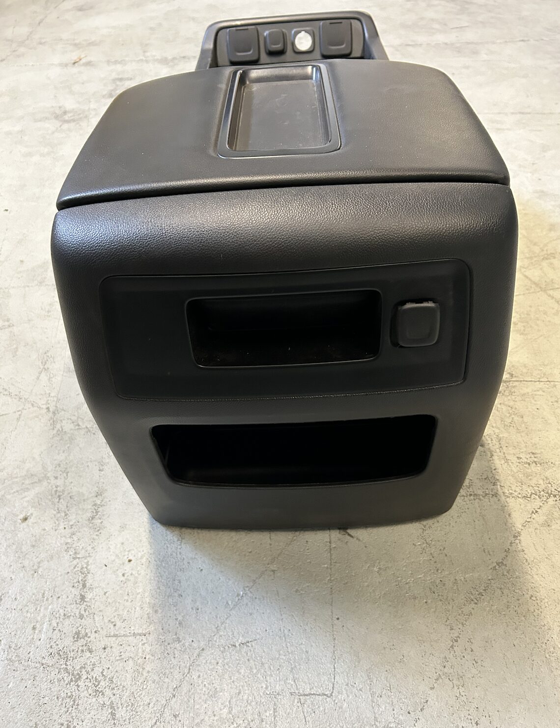 2014 - 2019 CHEVY SILVERADO CENTER CONSOLE OEM