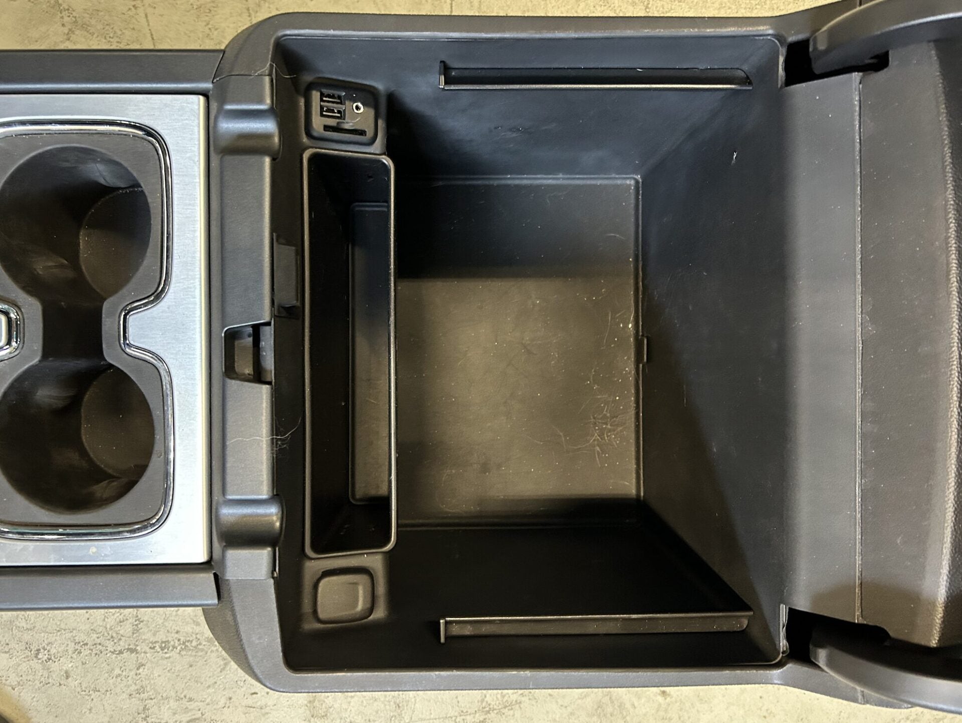 2014 - 2019 CHEVY SILVERADO CENTER CONSOLE OEM