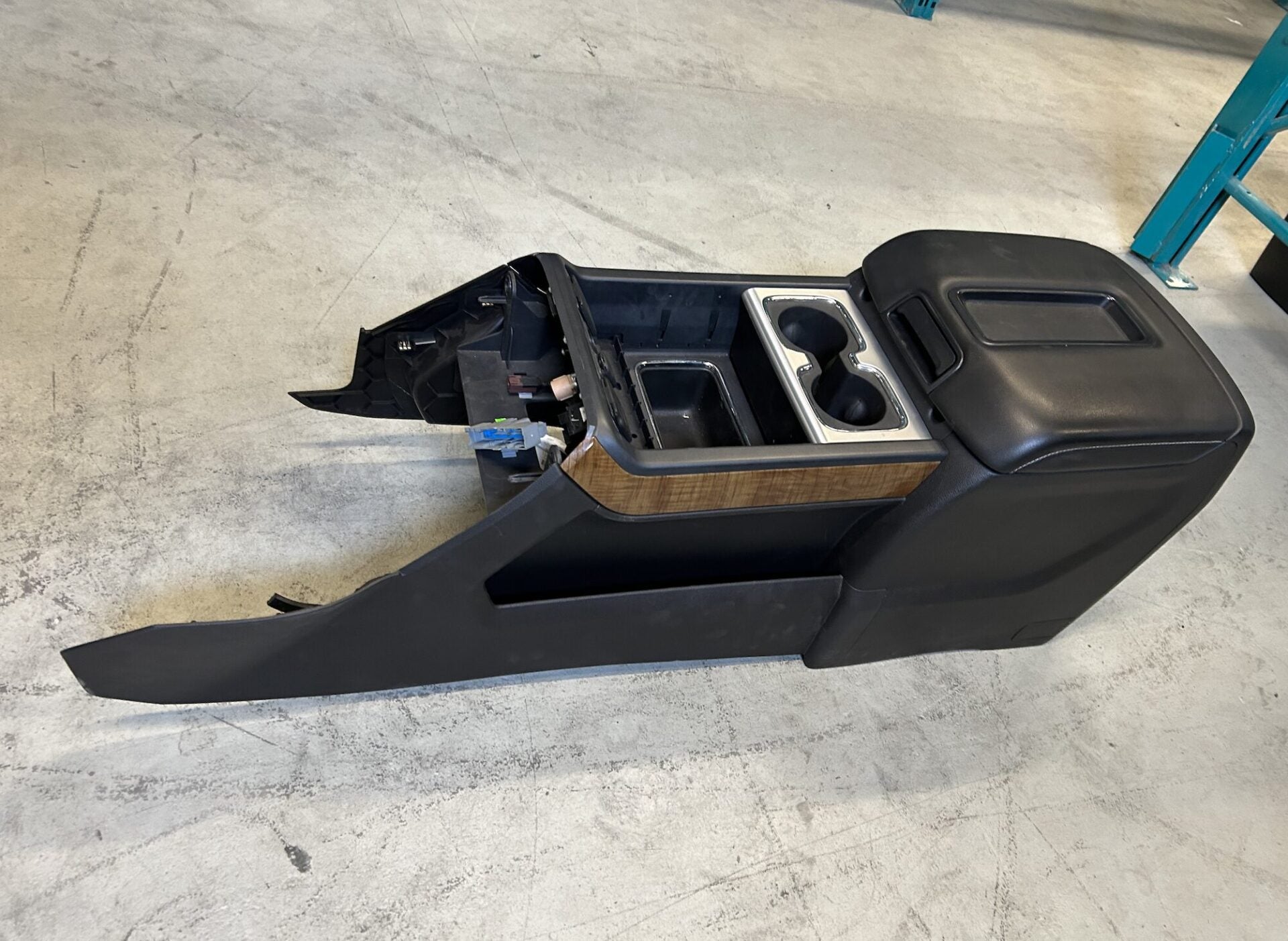 2014 - 2019 CHEVY SILVERADO CENTER CONSOLE OEM