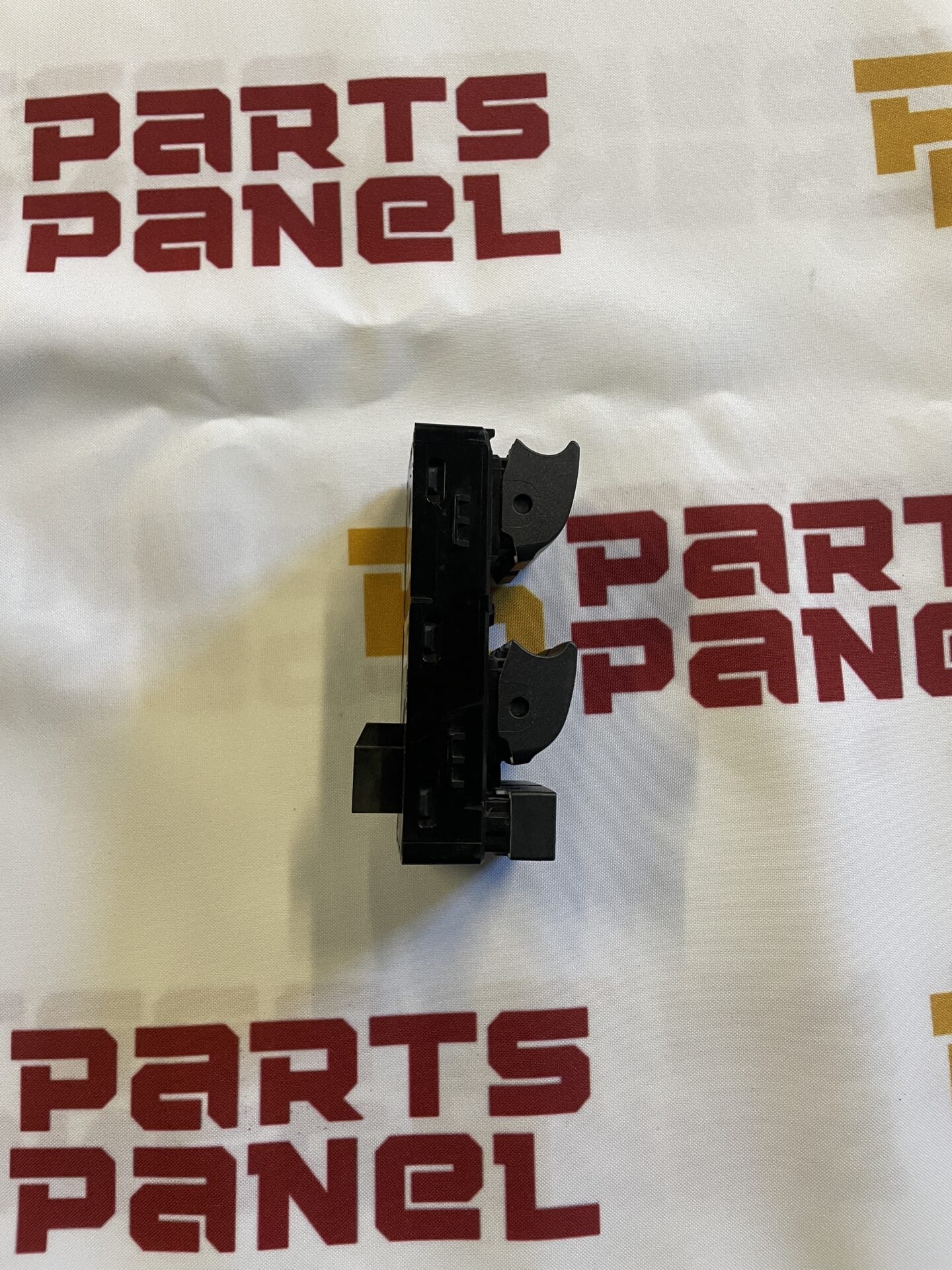 2014 - 2020 GMC SIERRA / YUKON / CHEVY SILVERADO / TAHOE / SUBURBAN DRIVER SIDE WINDOW REGULATOR SWITCH 23154705