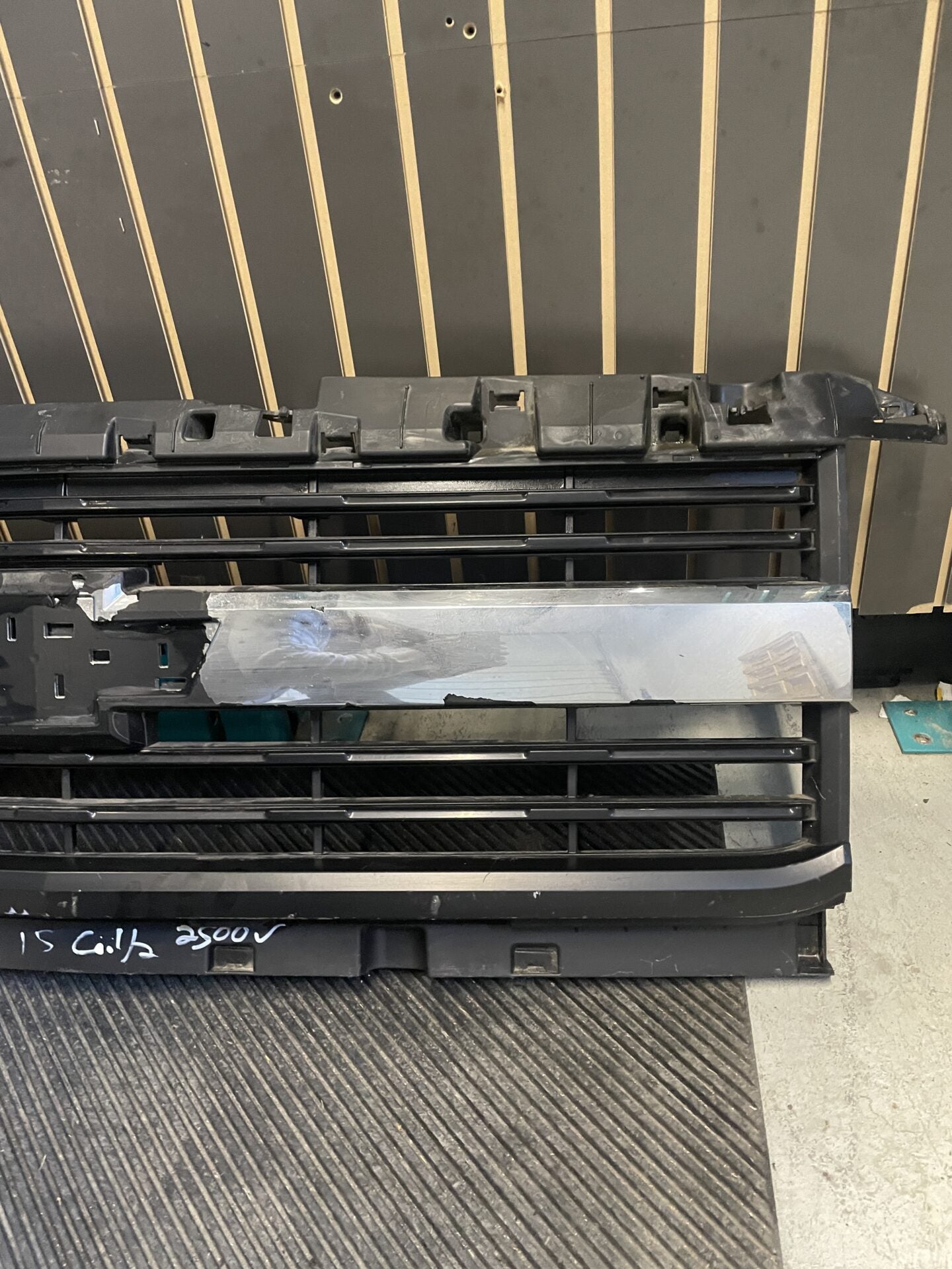 2015 - 2019 CHEVY SILVERADO 2500 PARRILLA DELANTERA 22796386