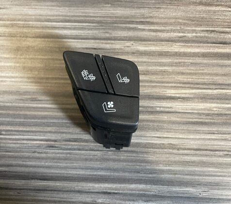 2016 - 2019 GMC SIERRA / CHEVY SILVERADO 1500 2500 3500 PASSENGER SIDE SEAT HEAT AND COOL SWITCH 23321391