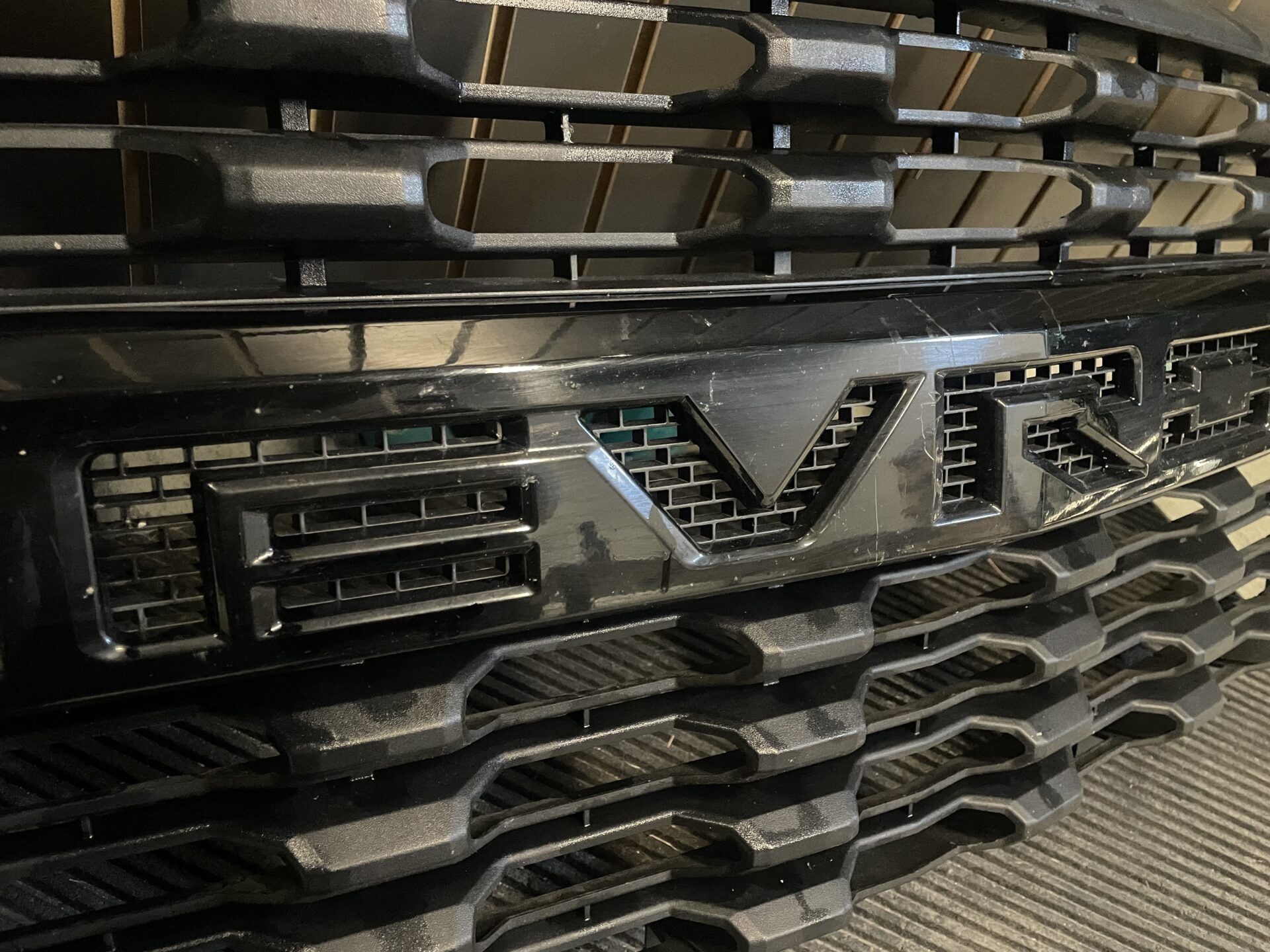 2019 - 2021 CHEVY SILVERADO 1500 PARRILLA DELANTERA 84128450