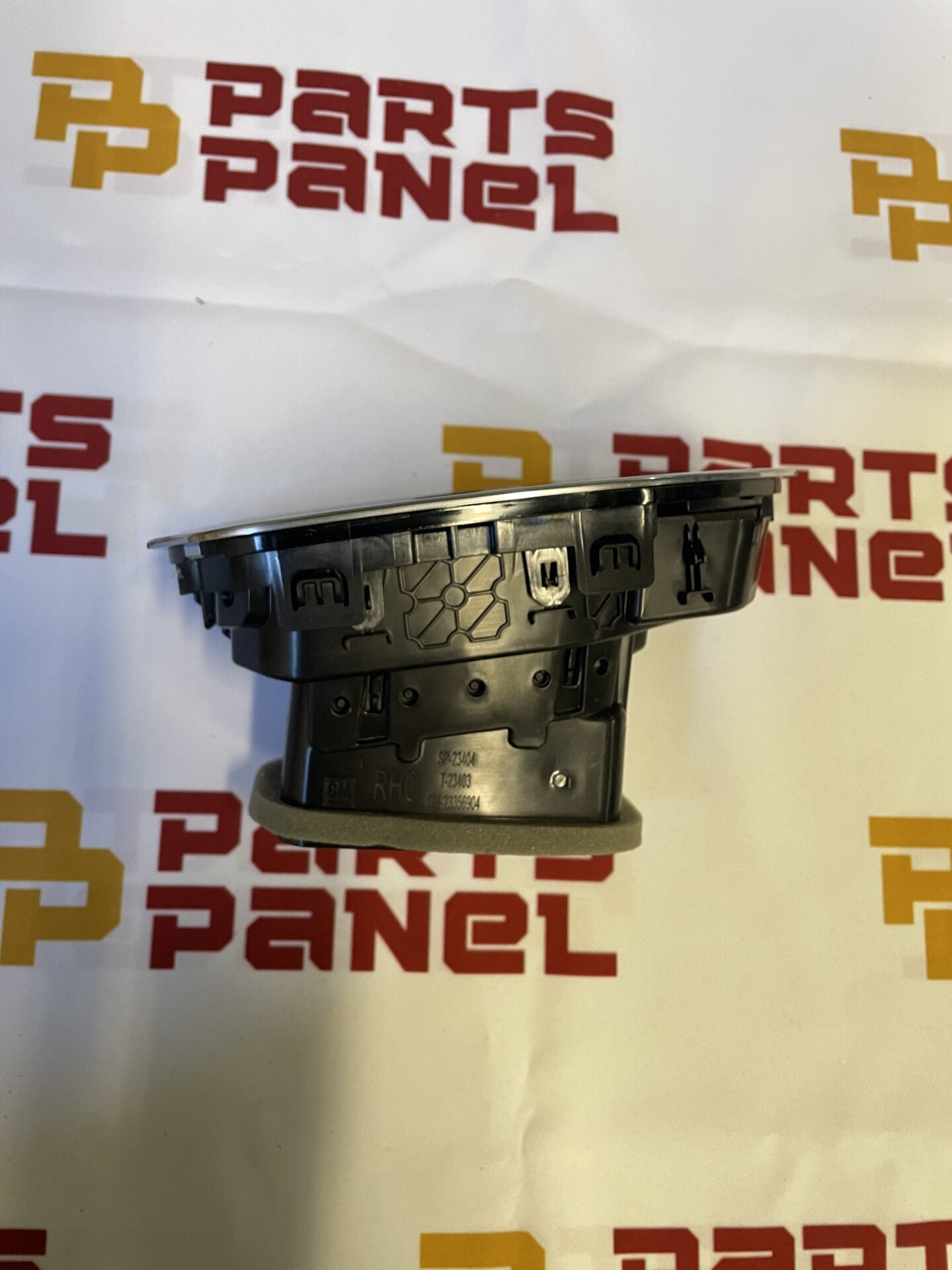 2019 - 2023 GMC SIERRA / CHEVY SILVERADO REJILLA DE VENTILACIÓN LADO DERECHO 23356904