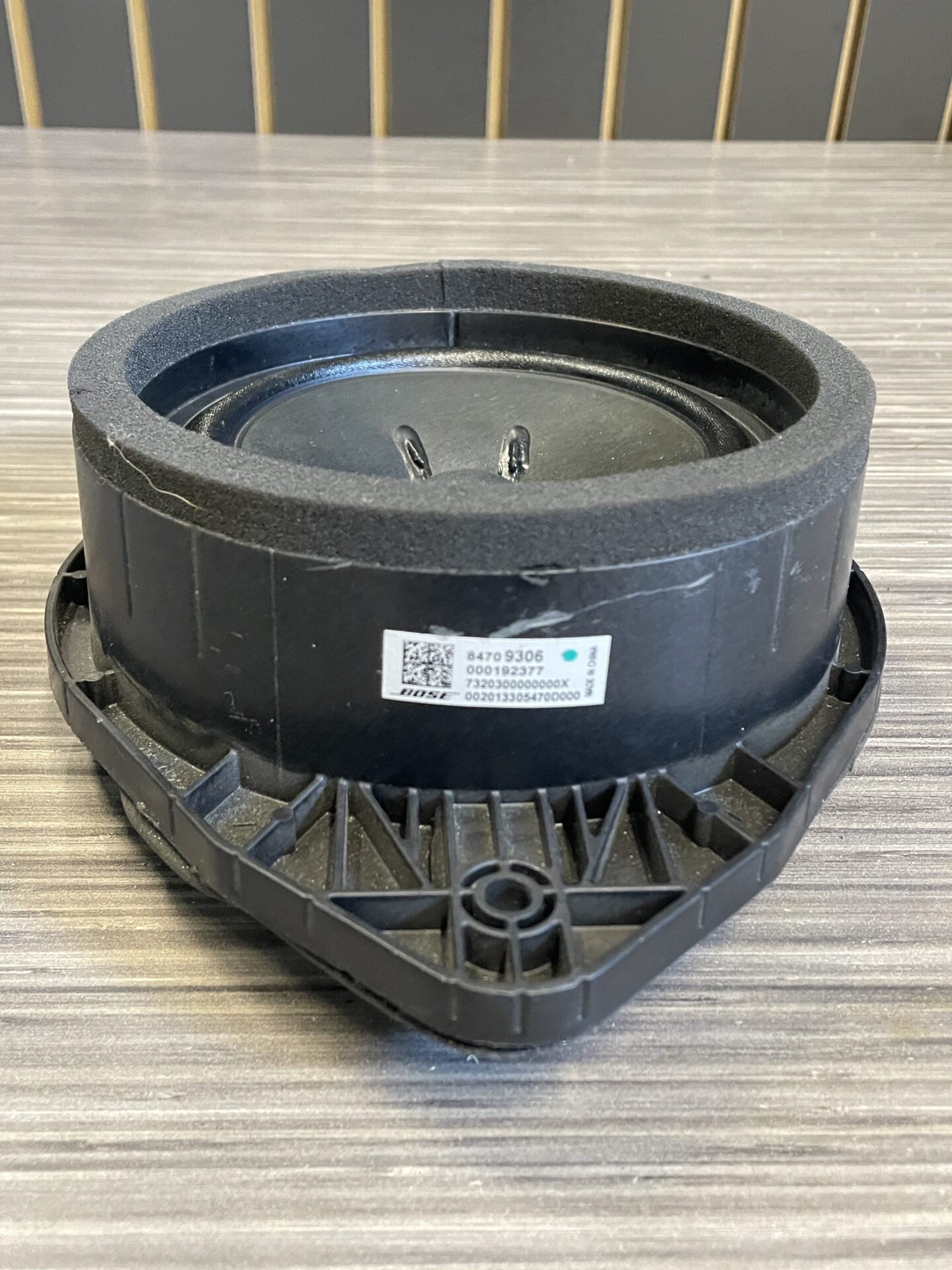 2019 - 2023 GMC SIERRA / CHEVY SILVERADO / CADILLAC ESCALADE / BUICK ENVISION REAR DOOR SPEAKER 84709306