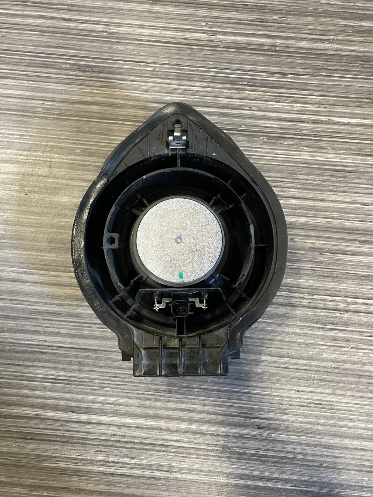 2019 - 2023 GMC SIERRA / CHEVY SILVERADO / CADILLAC ESCLADE / BUICK ENVISION REAR DOOR SPEAKER 84709306