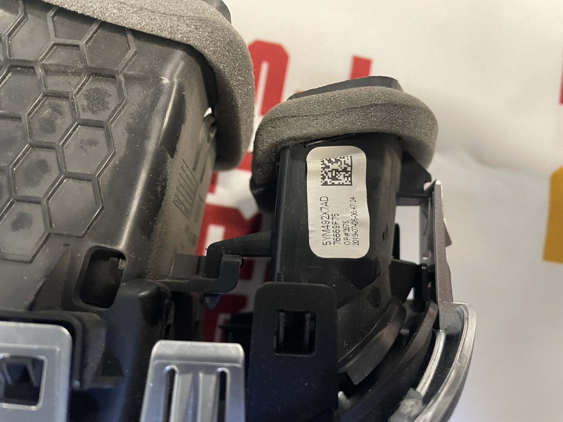 2019 - 2023 RAM 1500 / 2500 / 3500 LEFT OUTER AIR CONDITIONING AND HEATER VENT 5YM492X7AD