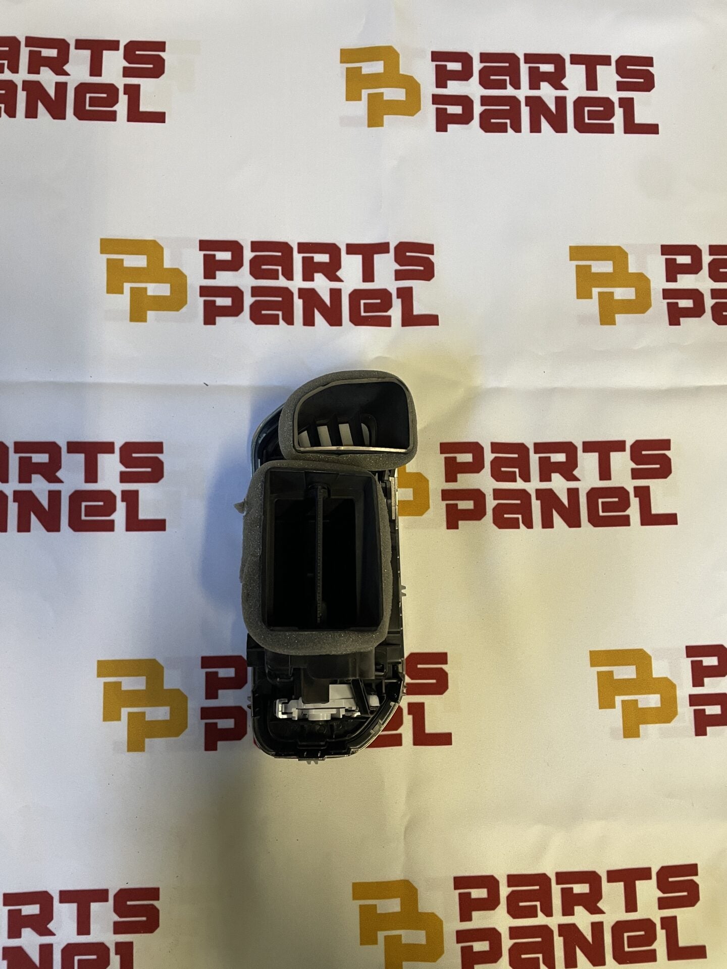 2019 - 2023 RAM 1500 / 2500 / 3500 RIGHT OUTER AIR CONDITIONING AND HEATER VENT 5YM463X7AD