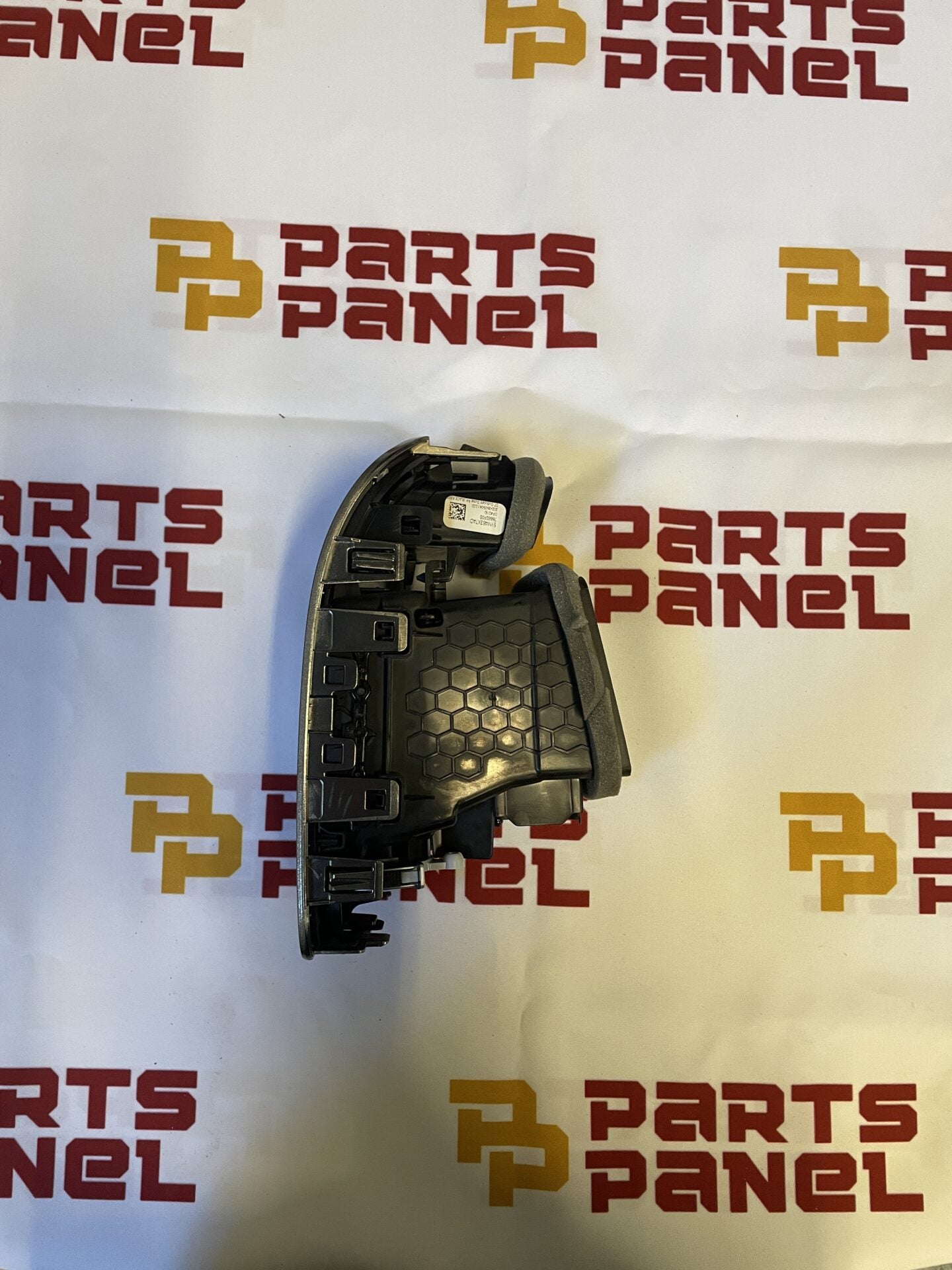 2019 - 2023 RAM 1500 / 2500 / 3500 GRILLE D'AÉRATION EXTÉRIEURE DROITE DE CLIMATISATION ET DE CHAUFFAGE 5YM463X7AD
