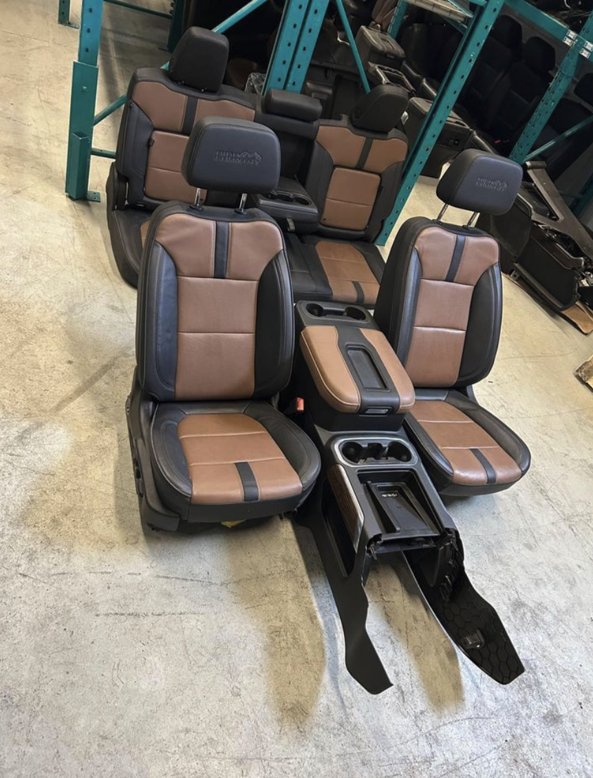 JUEGO DE ASIENTOS DE CUERO MARRÓN Y CONSOLA CENTRAL HIGH COUNTRY PARA CHEVY SILVERADO 1500 2500 3500 2019-2024. (COMPATIBLE CON SIERRA)