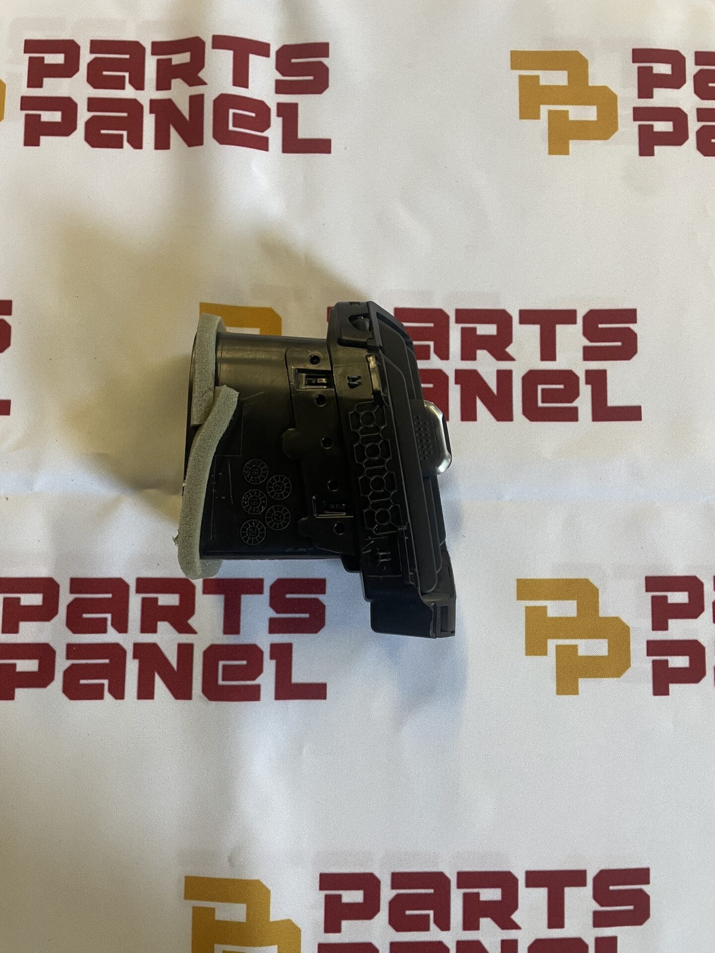 2019 - 2024 GMC SIERRA CHEVY SILVERADO DASHBOARD INNER AIR VENT LEFT SIDE 23656901