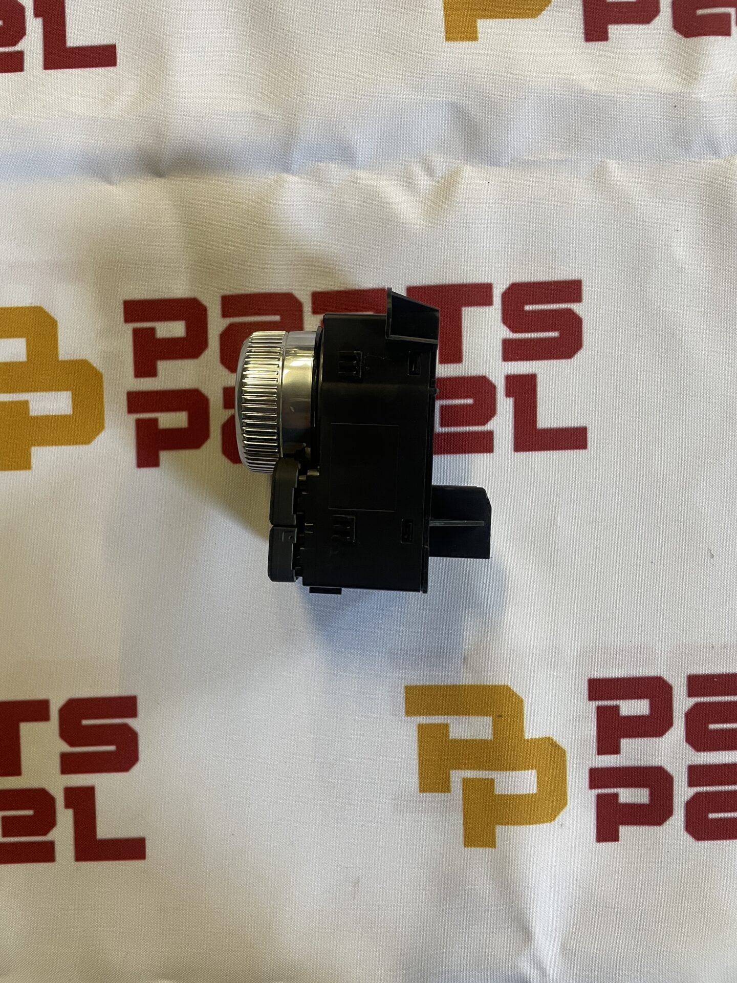2020 - 2023 GMC SIERRA / CHEVY SILVERADO INTERRUPTOR DE CONTROL DE MANEJO JET BLACK 84526539