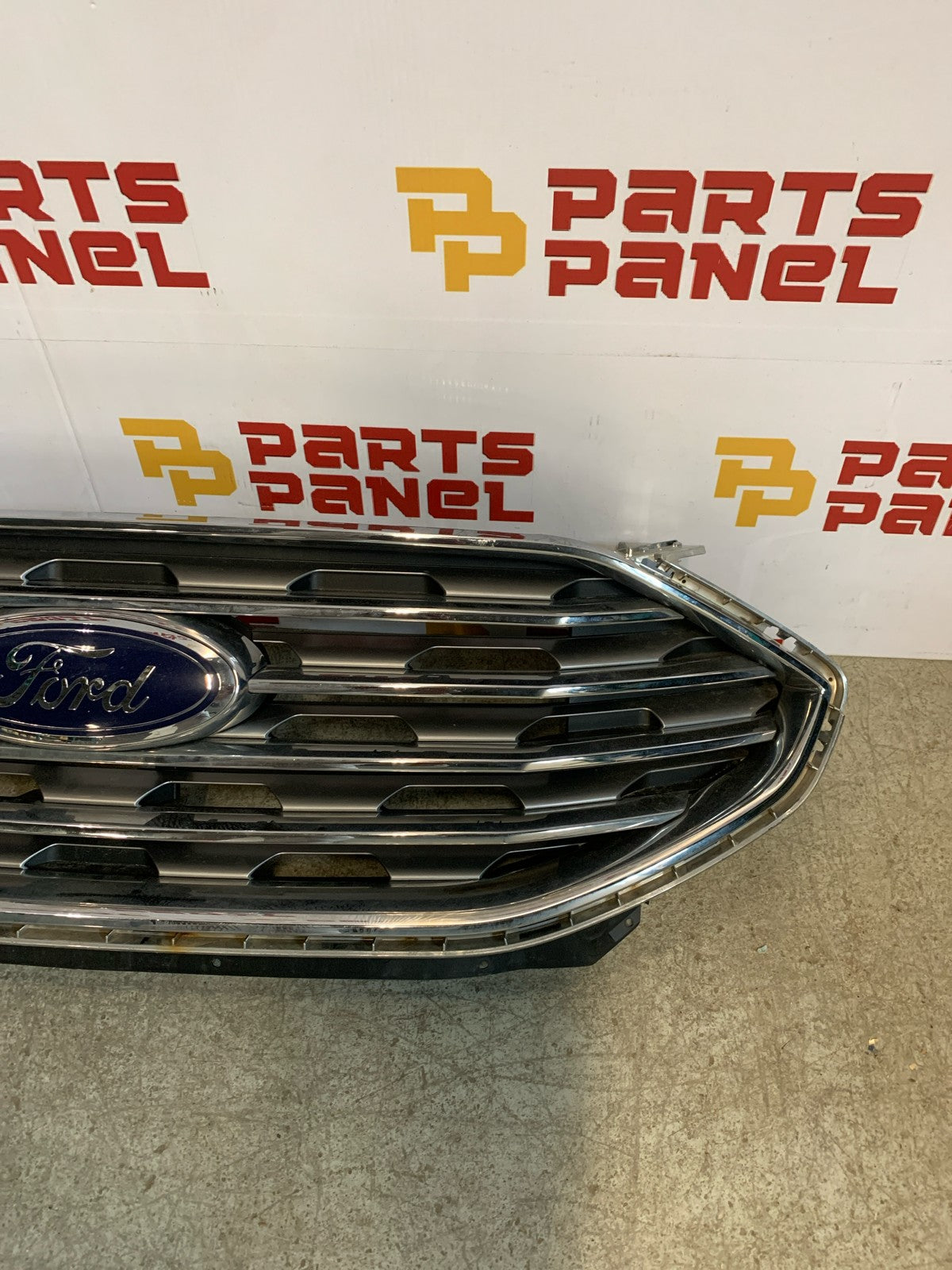 2019 - 2024 FORD EDGE FRONT BUMPER GRILLE KT4B 8200 AHW