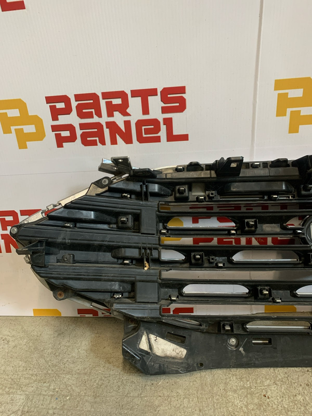 2019 - 2024 FORD EDGE FRONT BUMPER GRILLE KT4B 8200 AHW