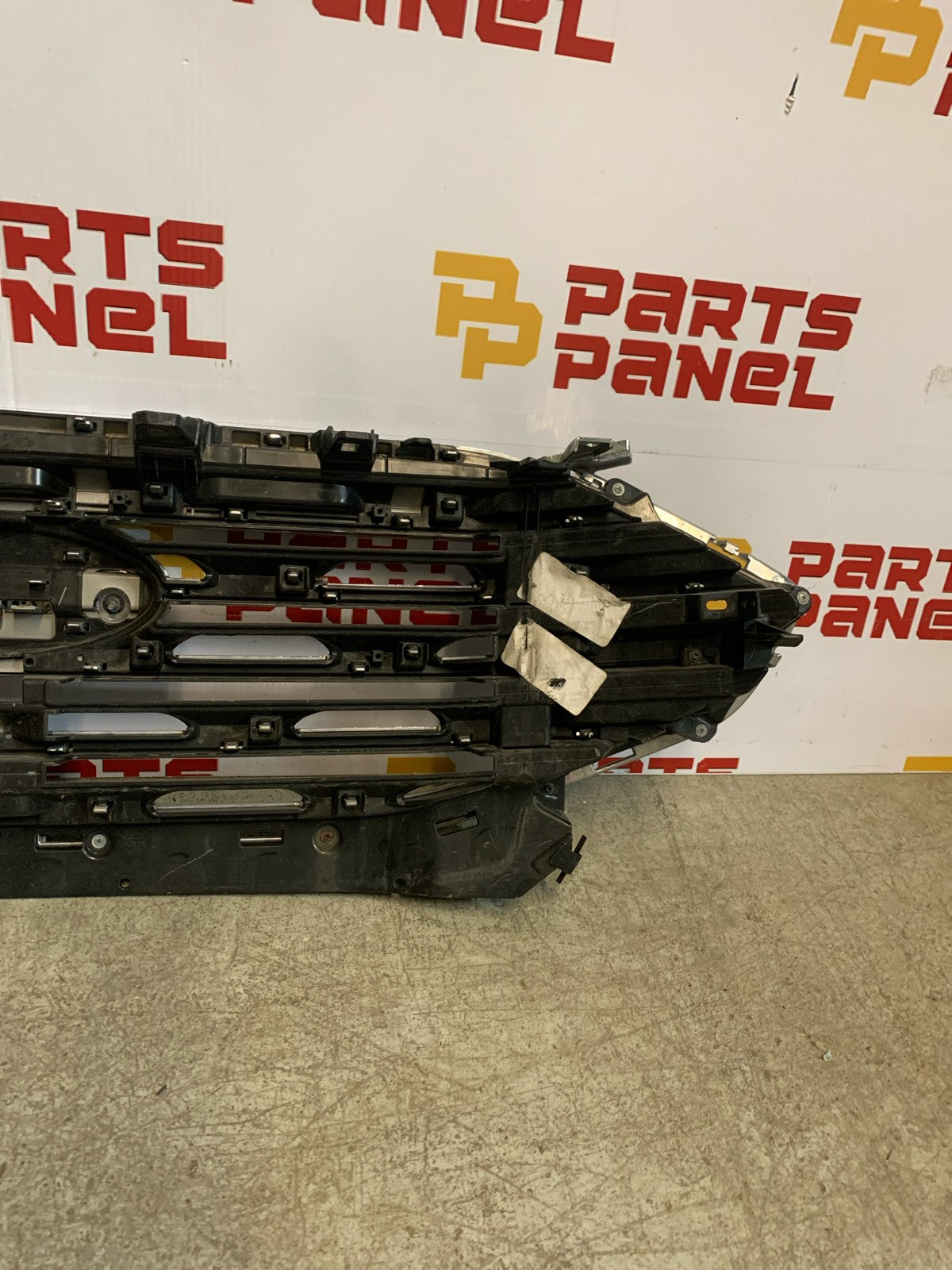 2019 - 2024 FORD EDGE FRONT BUMPER GRILLE KT4B 8200 AHW