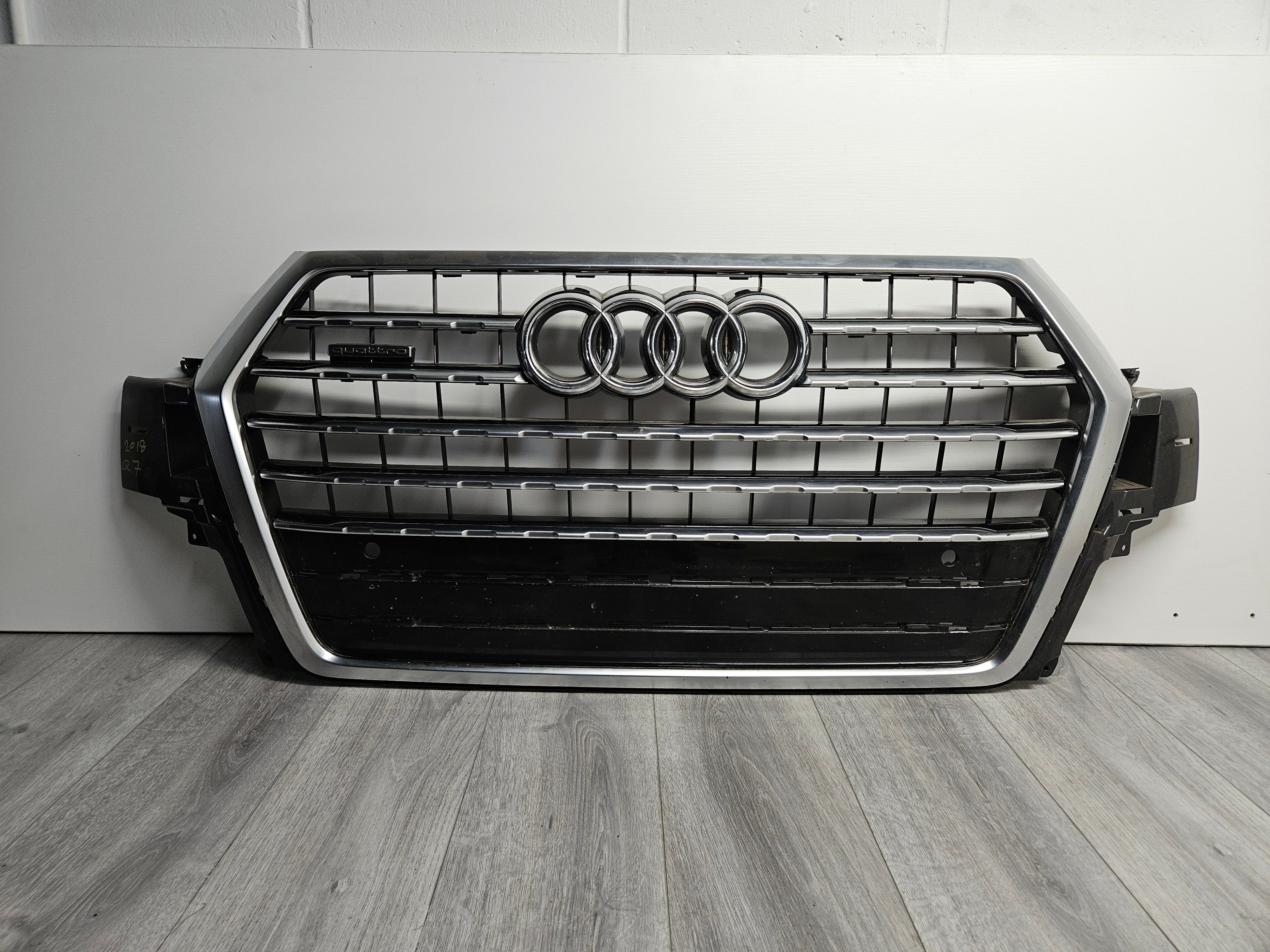 2016 - 2018 AUDI Q7 QUATTRO CENTER GRILLE 4MO 853 651 F