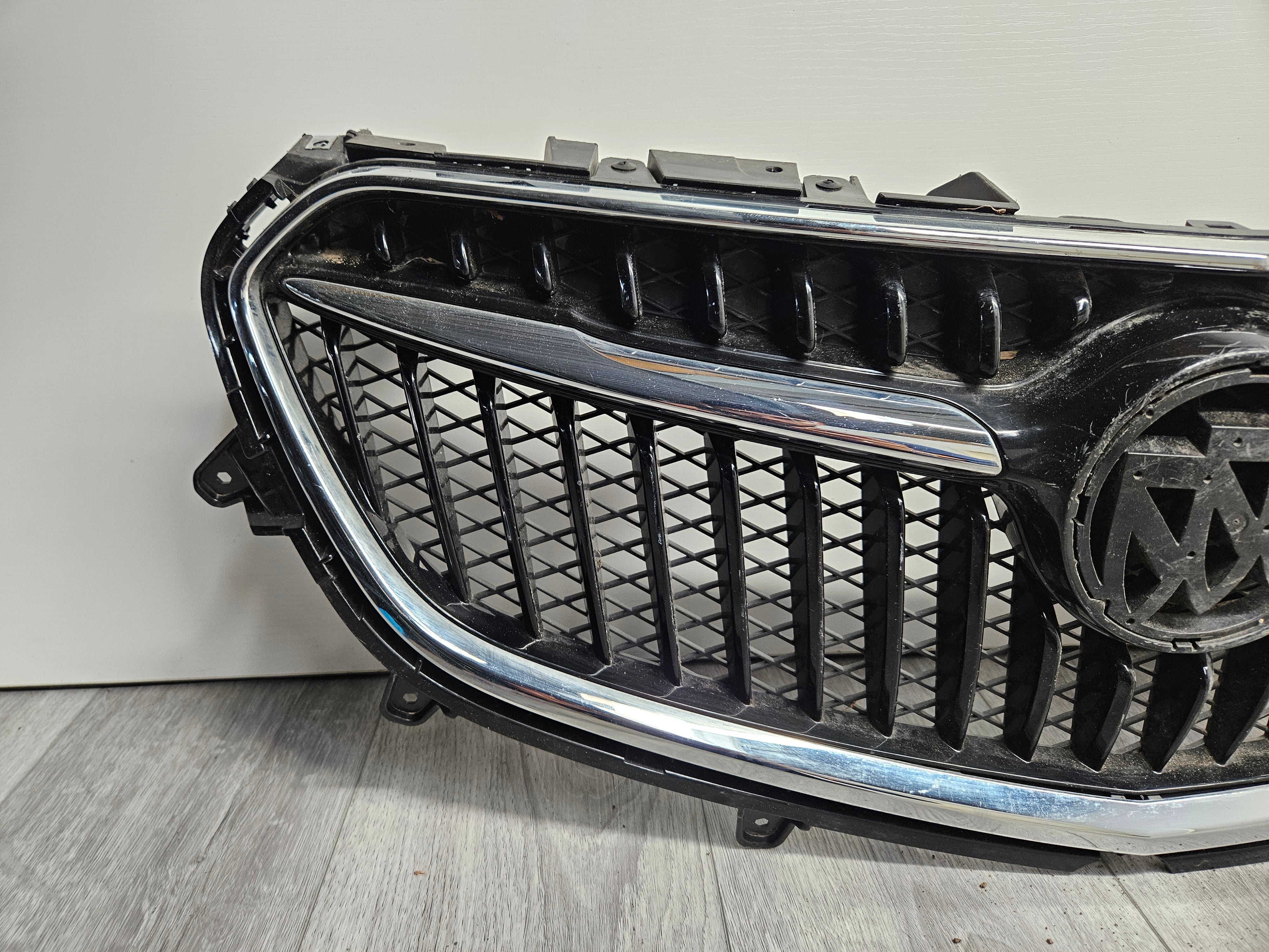 2017 - 2020 BUICK ENCORE CENTER GRILLE 42582101