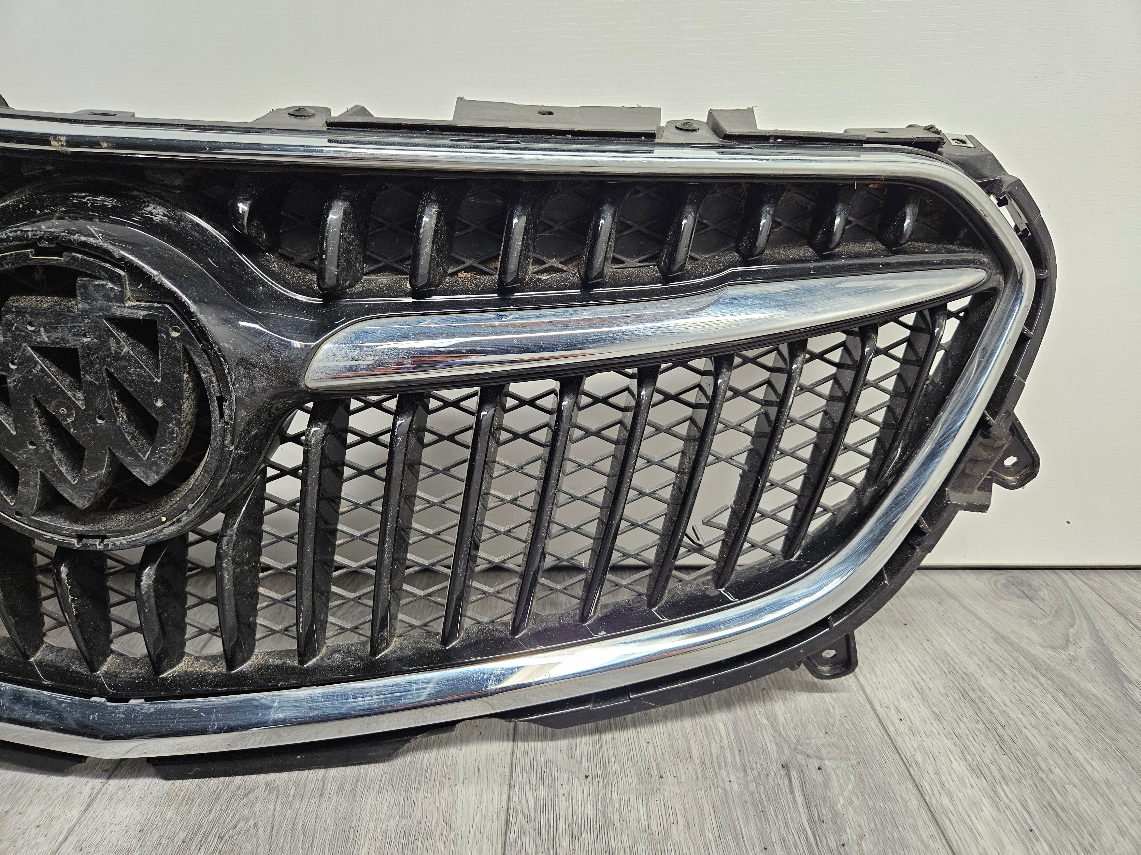 2017 - 2020 BUICK ENCORE CENTER GRILLE 42582101