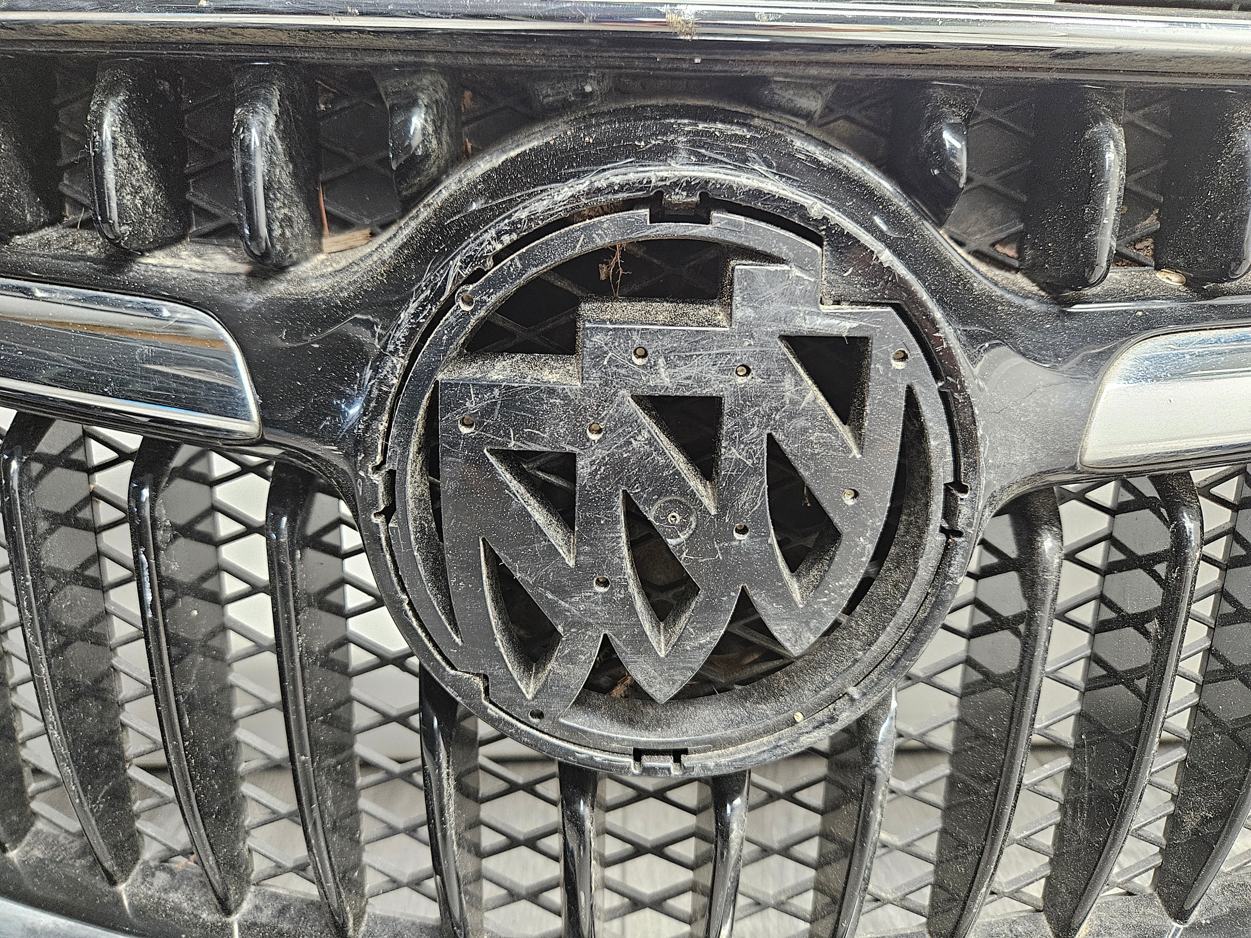 2017 - 2020 BUICK ENCORE CENTER GRILLE 42582101