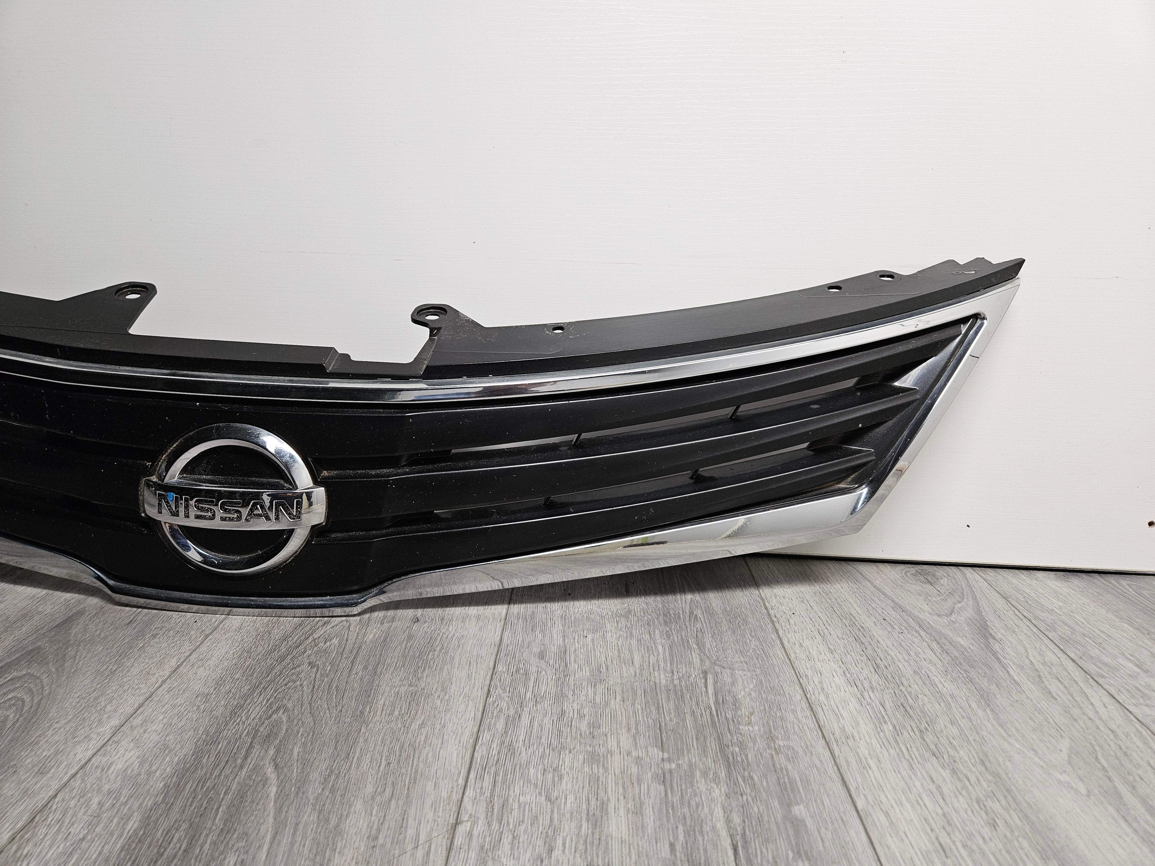 2010 - 2012 NISSAN VERSA FRONT GRILLE 62310ZW80A