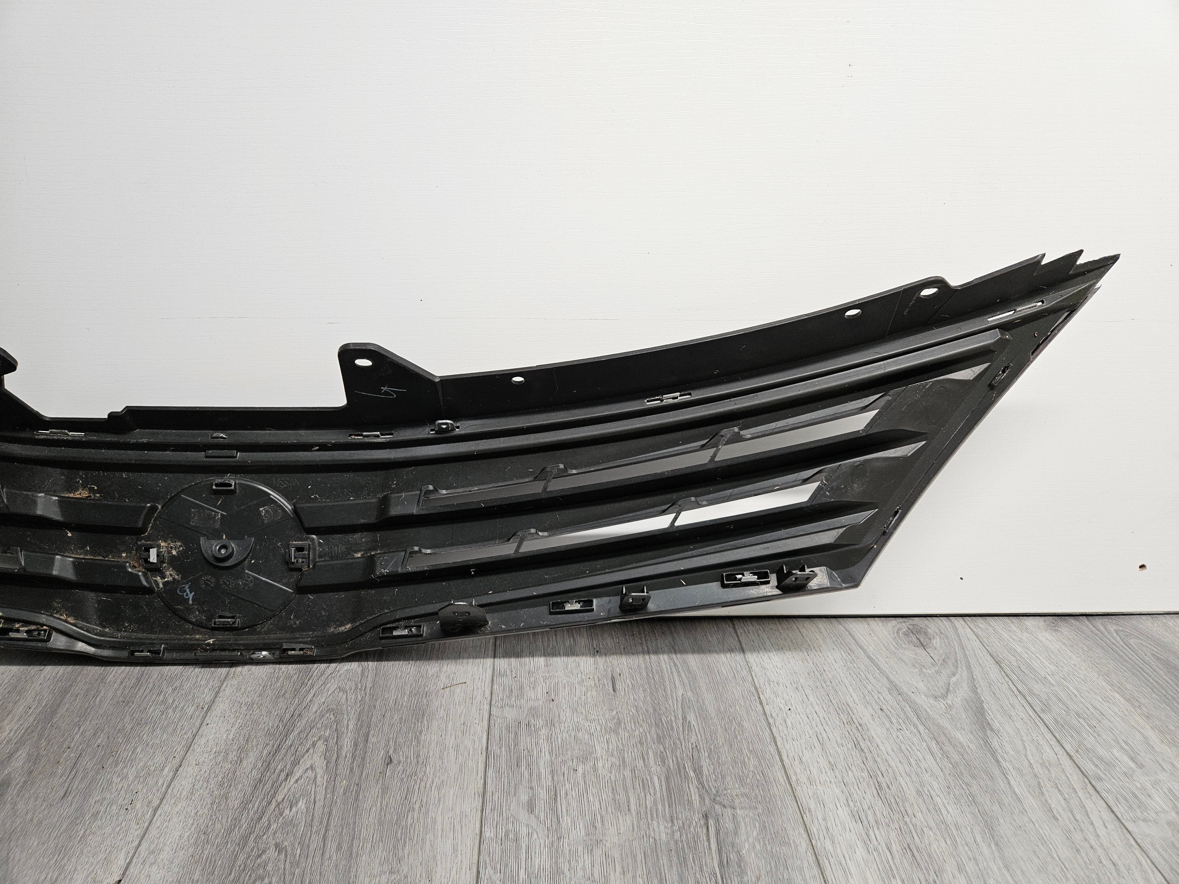 2010 - 2012 NISSAN VERSA FRONT GRILLE 62310ZW80A
