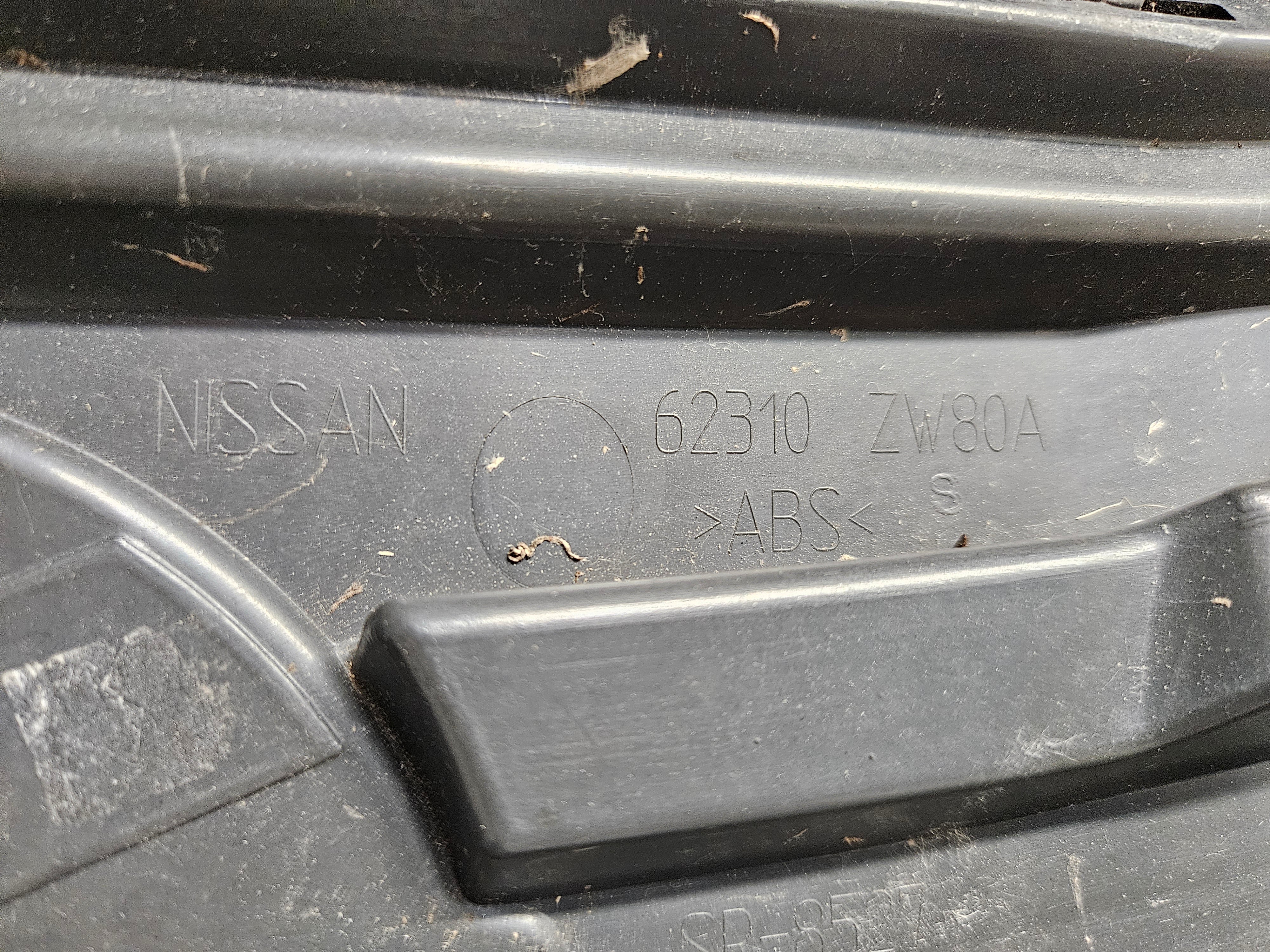 2010 - 2012 NISSAN VERSA FRONT GRILLE 62310ZW80A