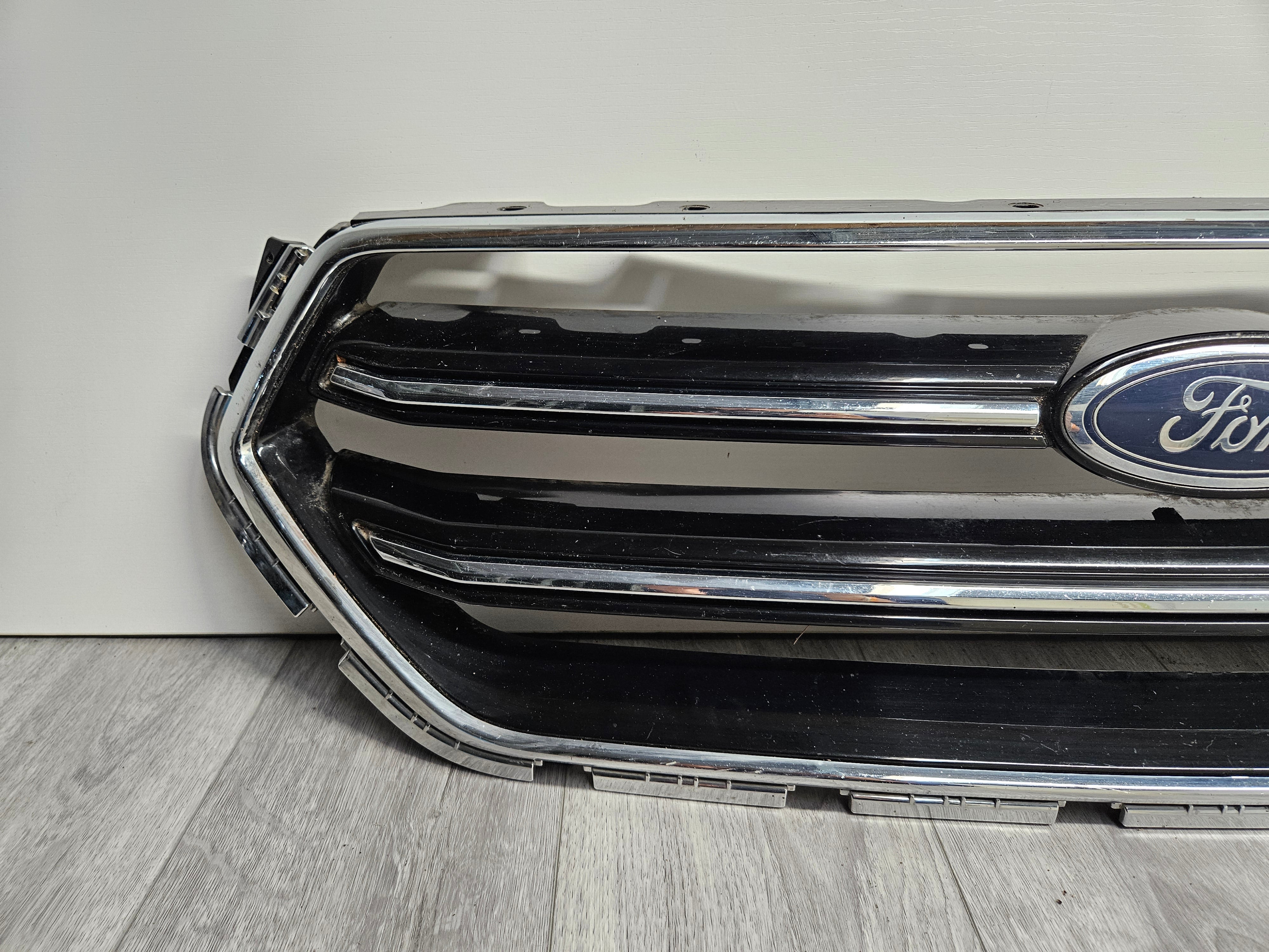 2017 - 2019 FORD ESCAPE FRONT UPPER GRILLE GJ54-8200-DAW