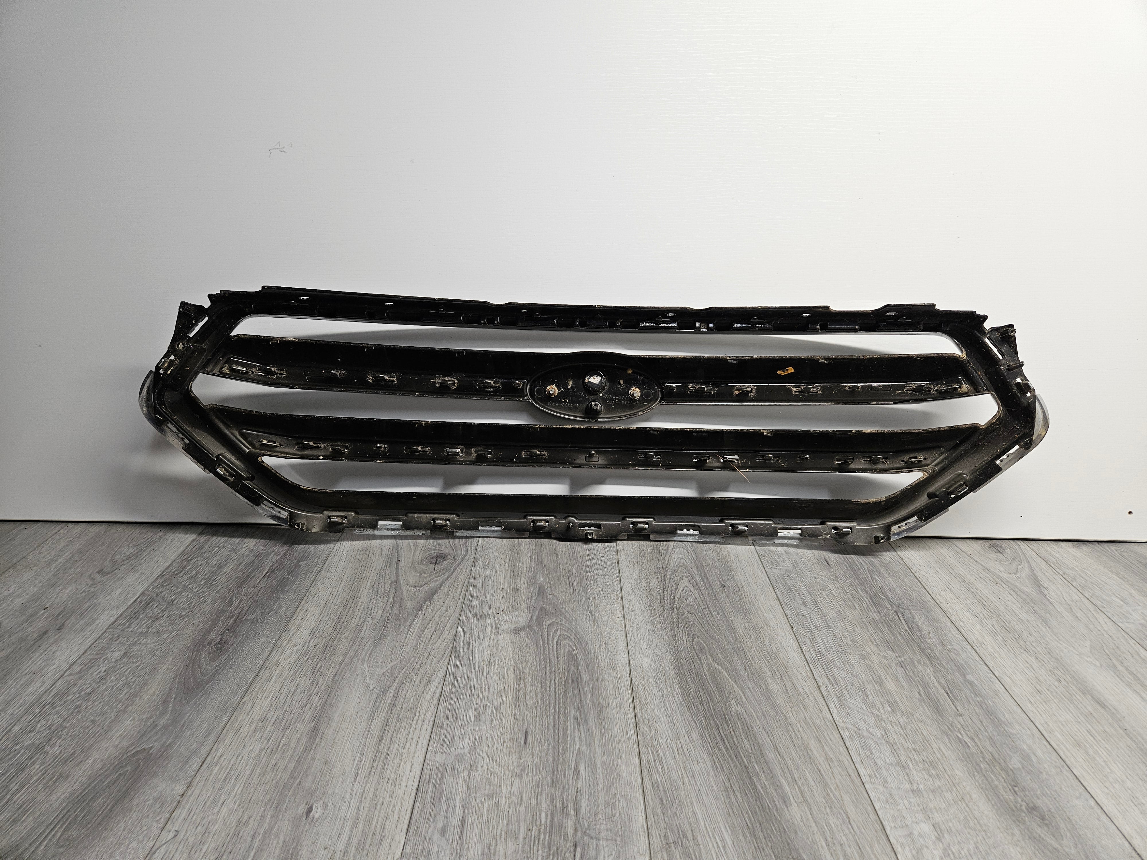 2017 - 2019 FORD ESCAPE FRONT UPPER GRILLE GJ54-8200-DAW