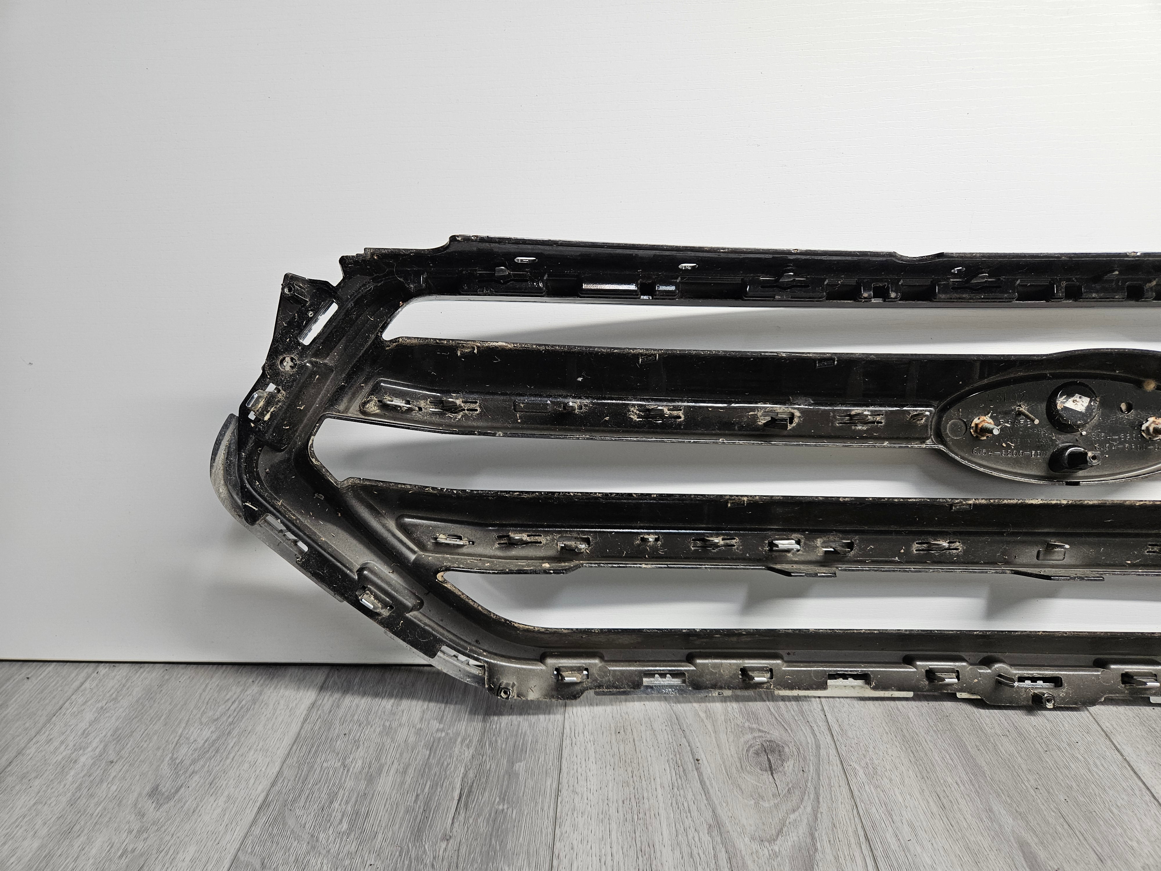 2017 - 2019 FORD ESCAPE FRONT UPPER GRILLE GJ54-8200-DAW