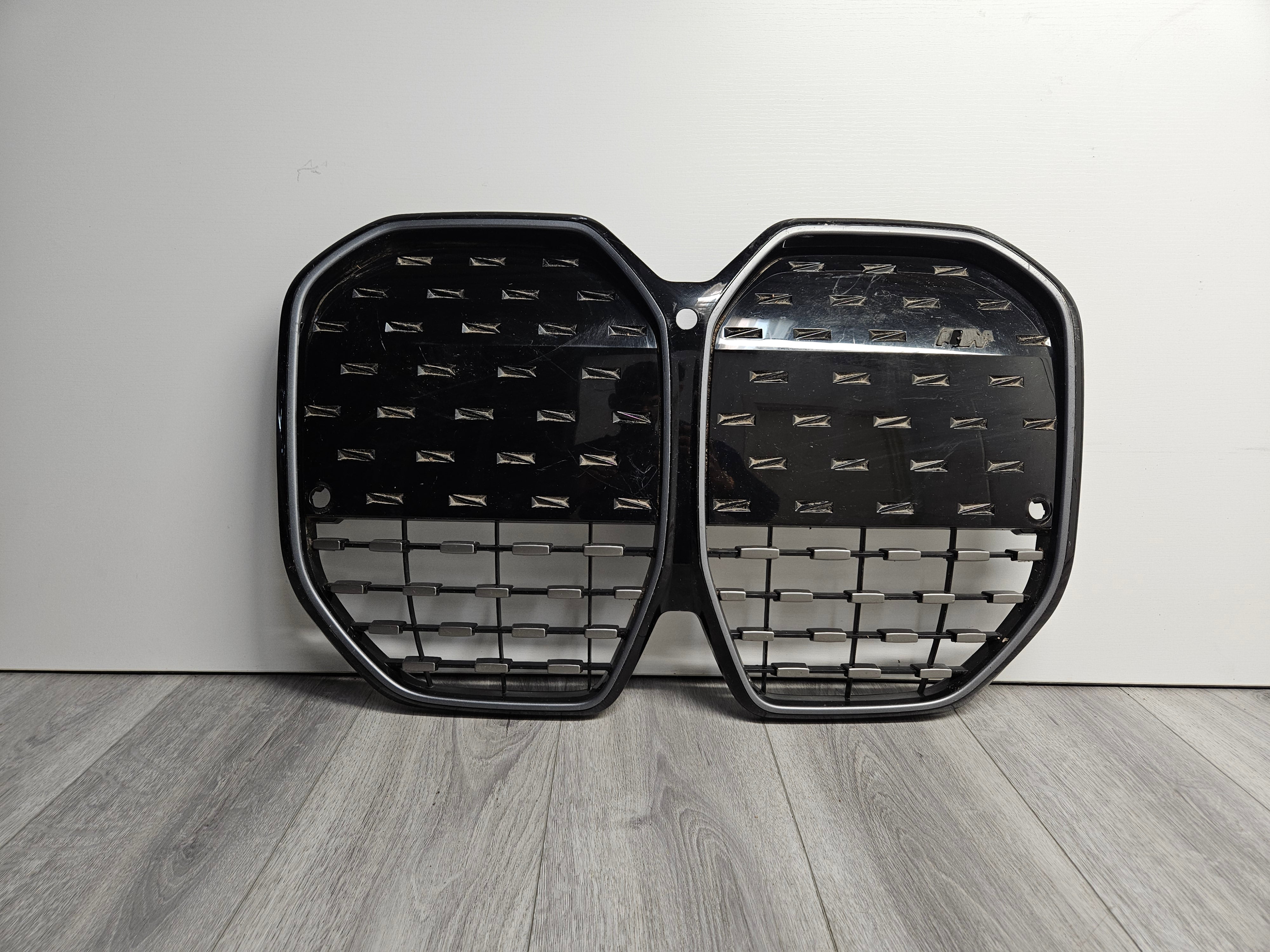 2021 - 2024 BMW I4 G26 FRONT BUMPER UPPER GRILLE OEM USED BM192.5Y00