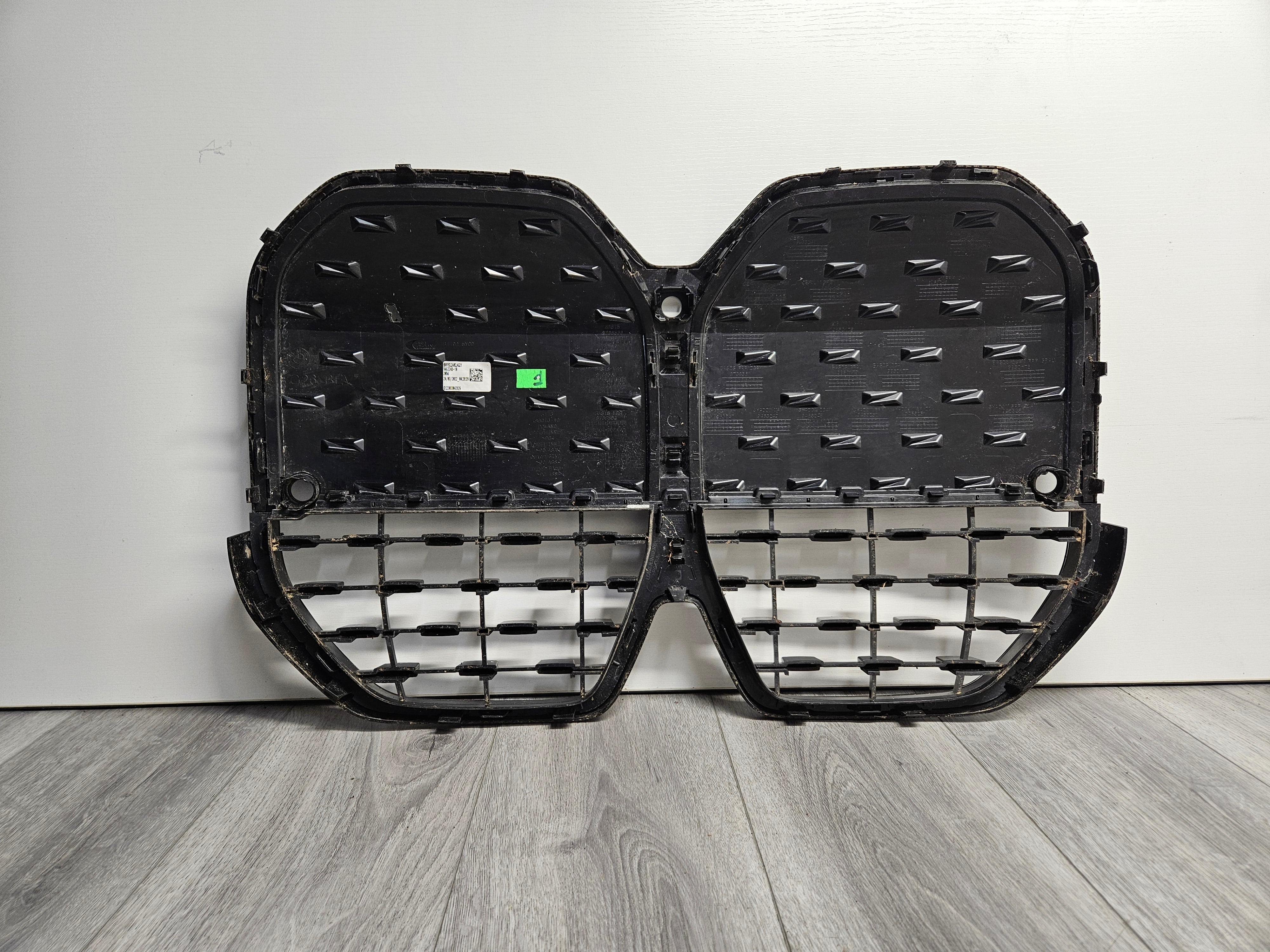 2021 - 2024 BMW I4 G26 FRONT BUMPER UPPER GRILLE OEM USED BM192.5Y00