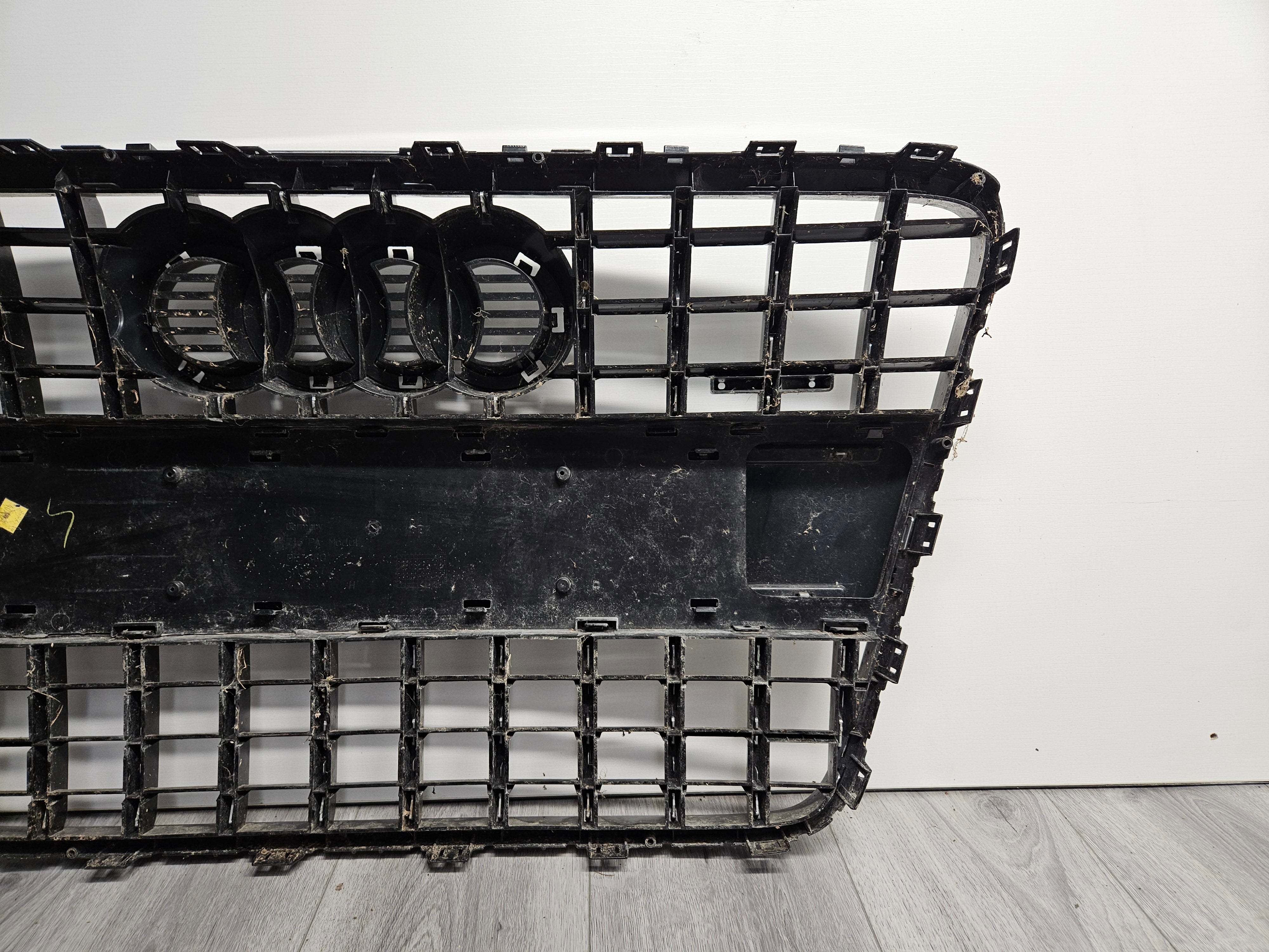 2010 - 2015 AUDI Q7 FRONT BUMPER GRILLE 4LO 853 651 H