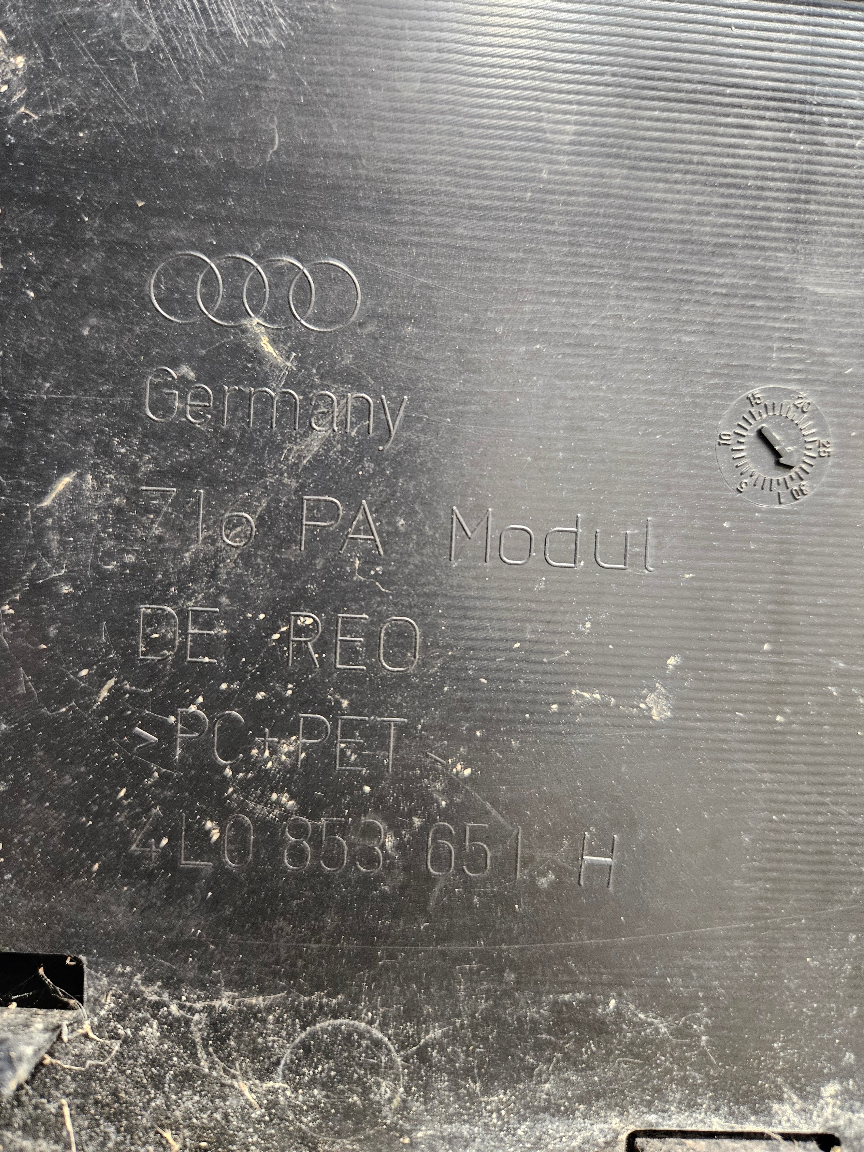 2010 - 2015 AUDI Q7 FRONT BUMPER GRILLE 4LO 853 651 H
