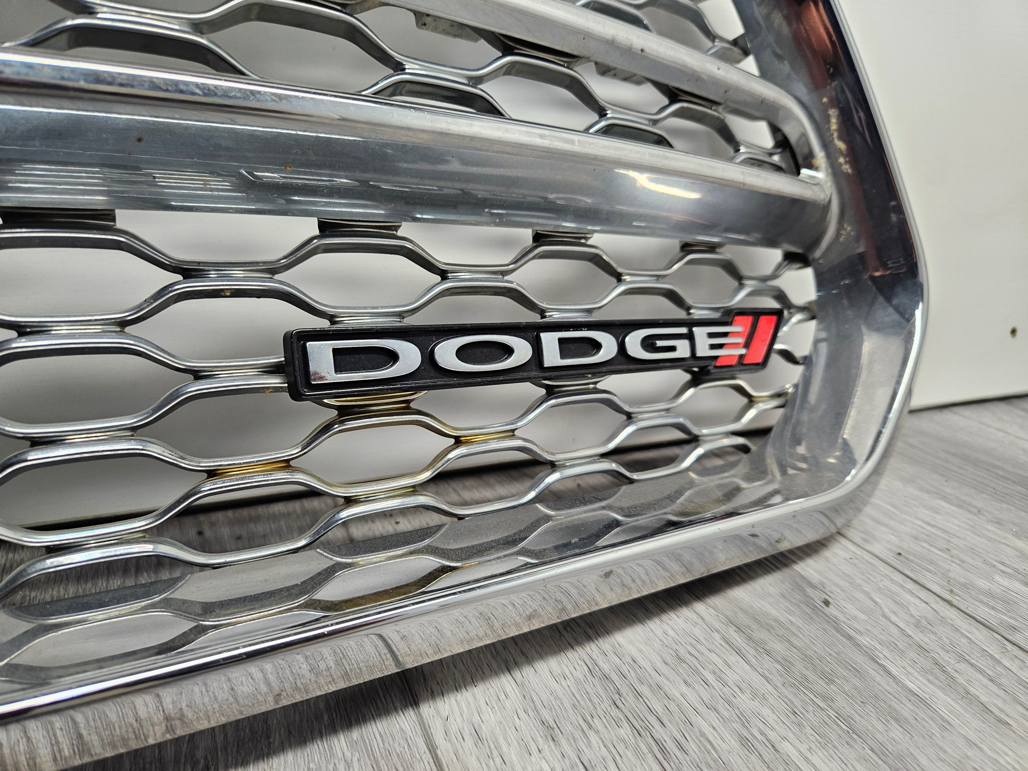 2014 - 2020 DODGE DURANGO FRONT UPPER GRILLE 05113716AB