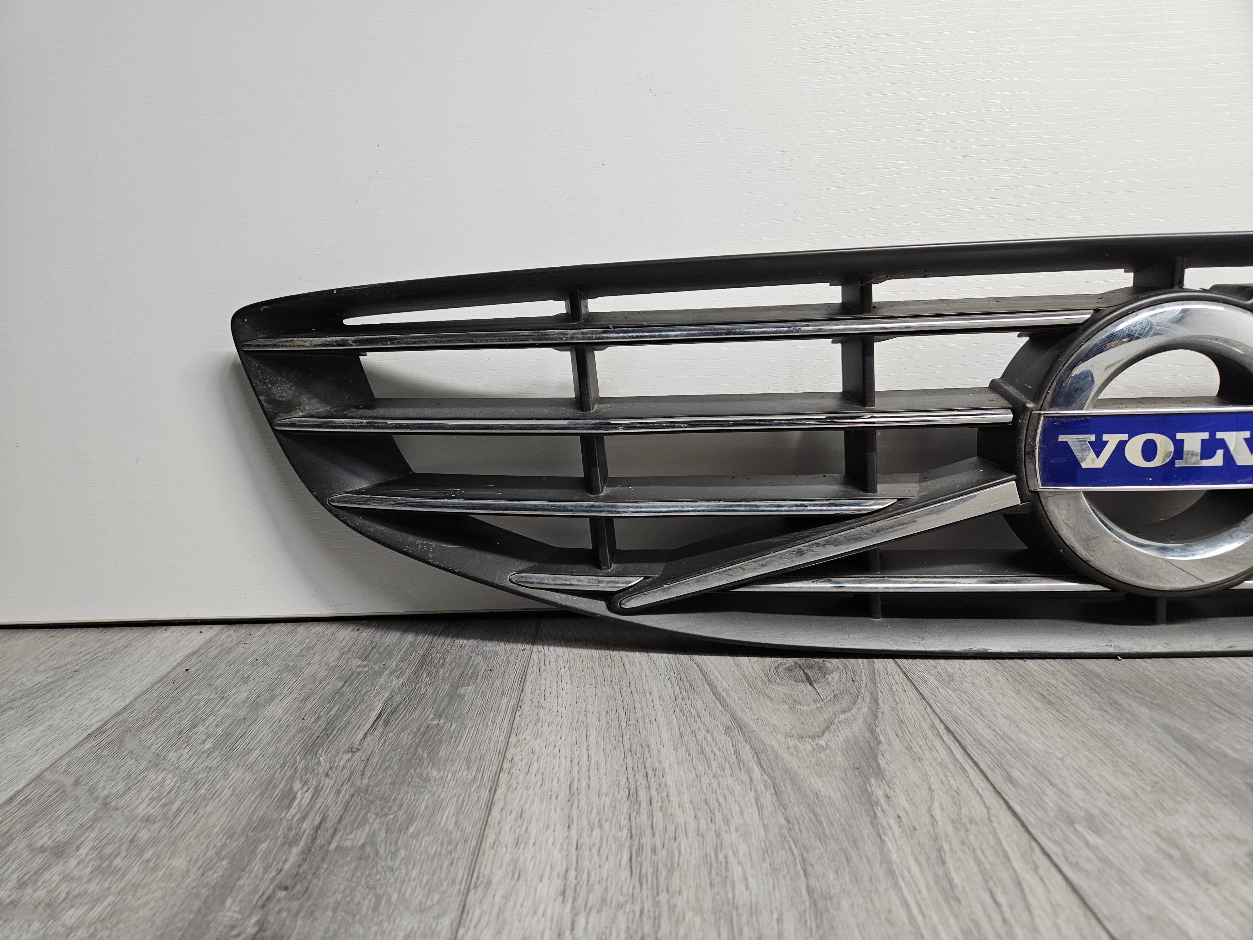 2014 - 2018 VOLVO V60 S60 FRONT BUMPER UPPER GRILLE 31333834