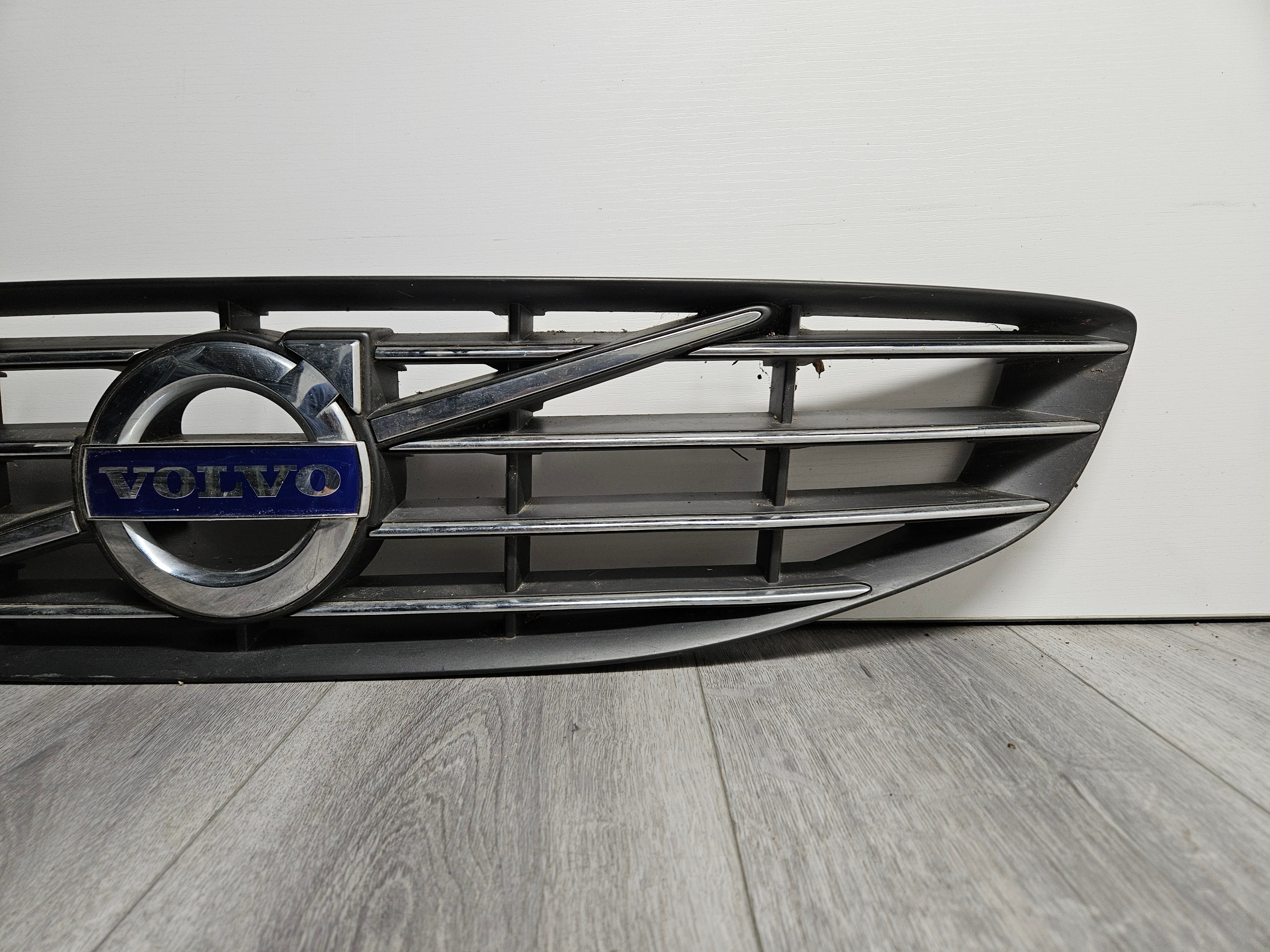 2014 - 2018 VOLVO V60 S60 FRONT BUMPER UPPER GRILLE 31333834