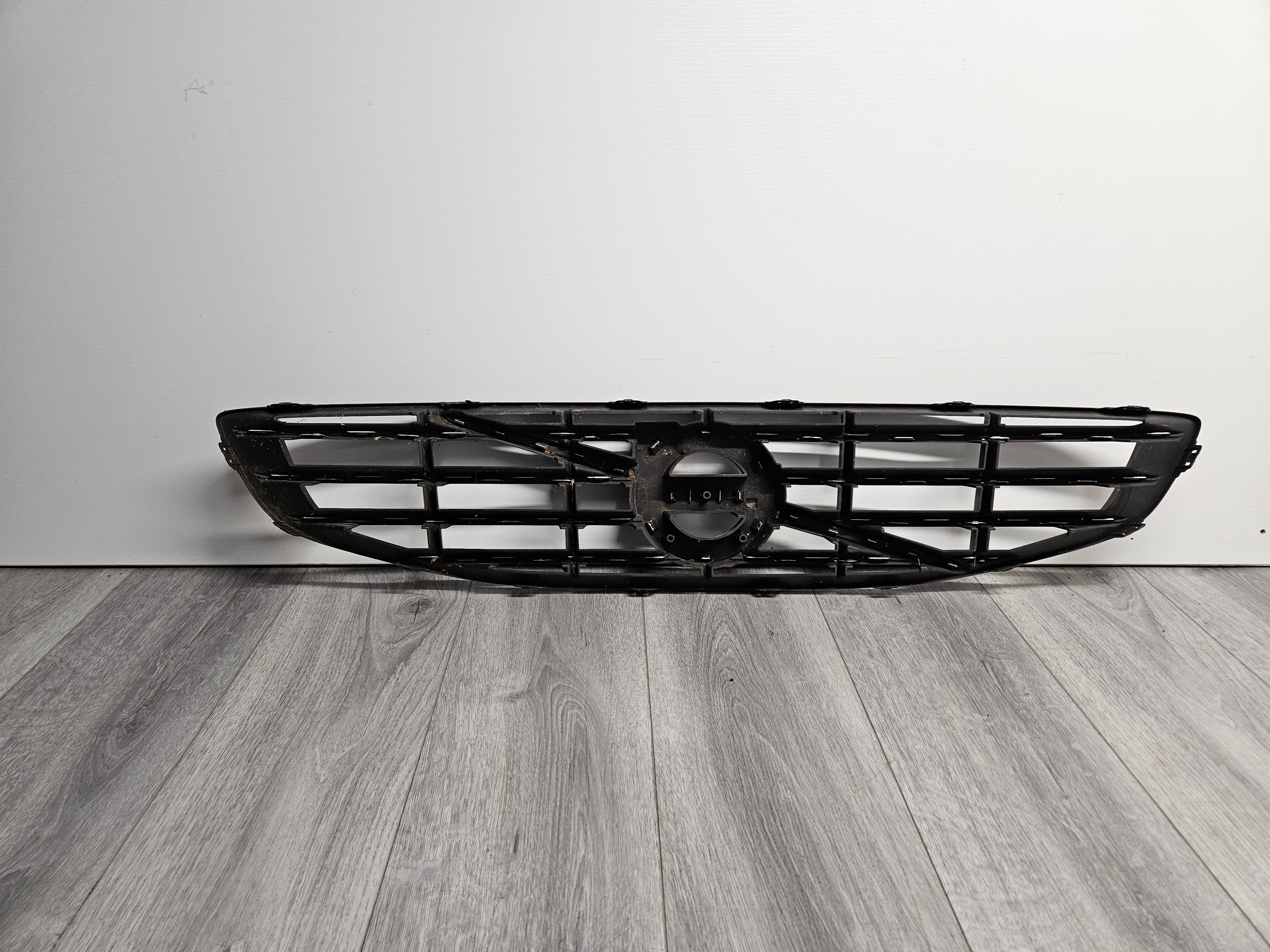 2014 - 2018 VOLVO V60 S60 FRONT BUMPER UPPER GRILLE 31333834