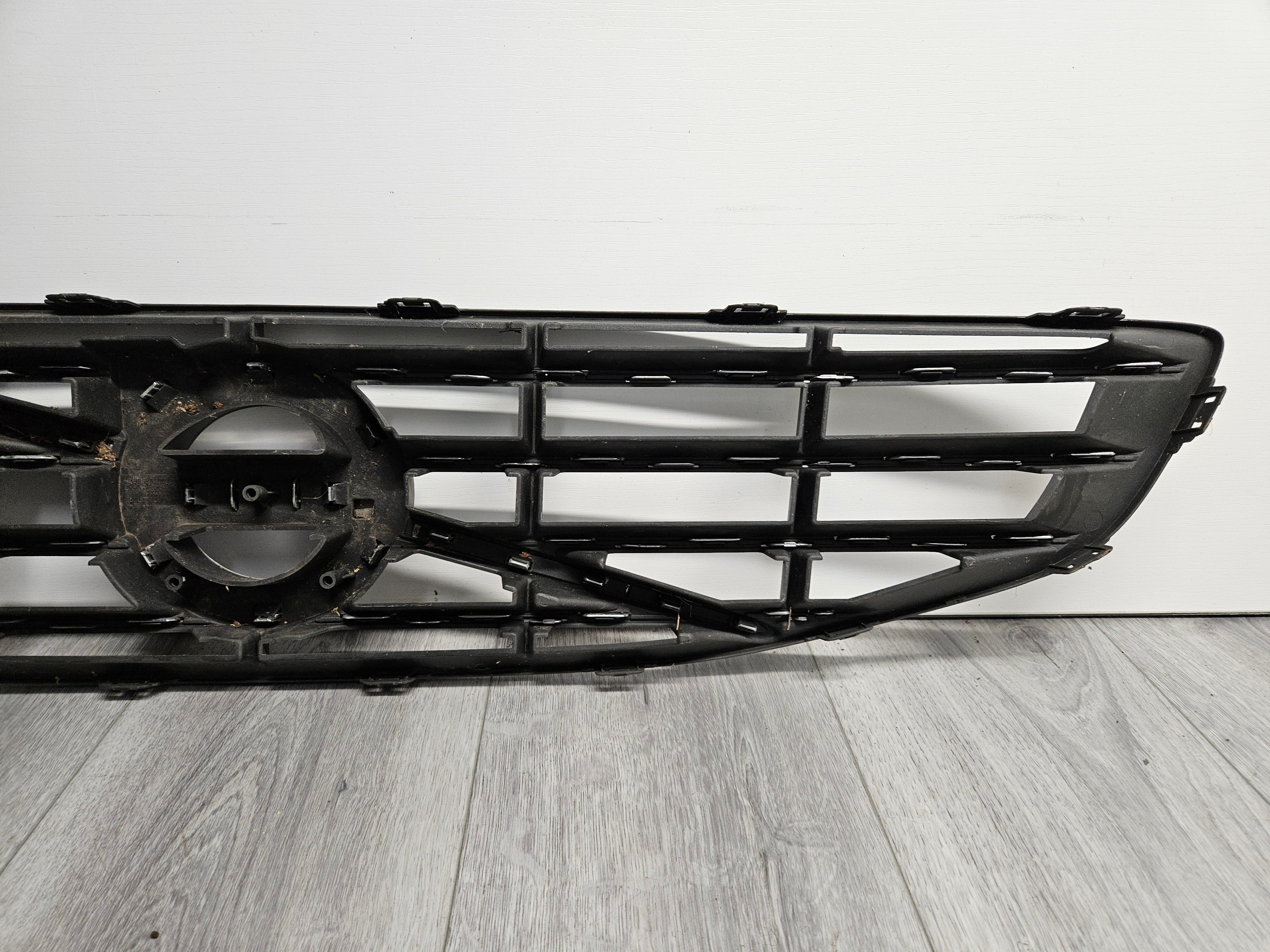 2014 - 2018 VOLVO V60 S60 FRONT BUMPER UPPER GRILLE 31333834