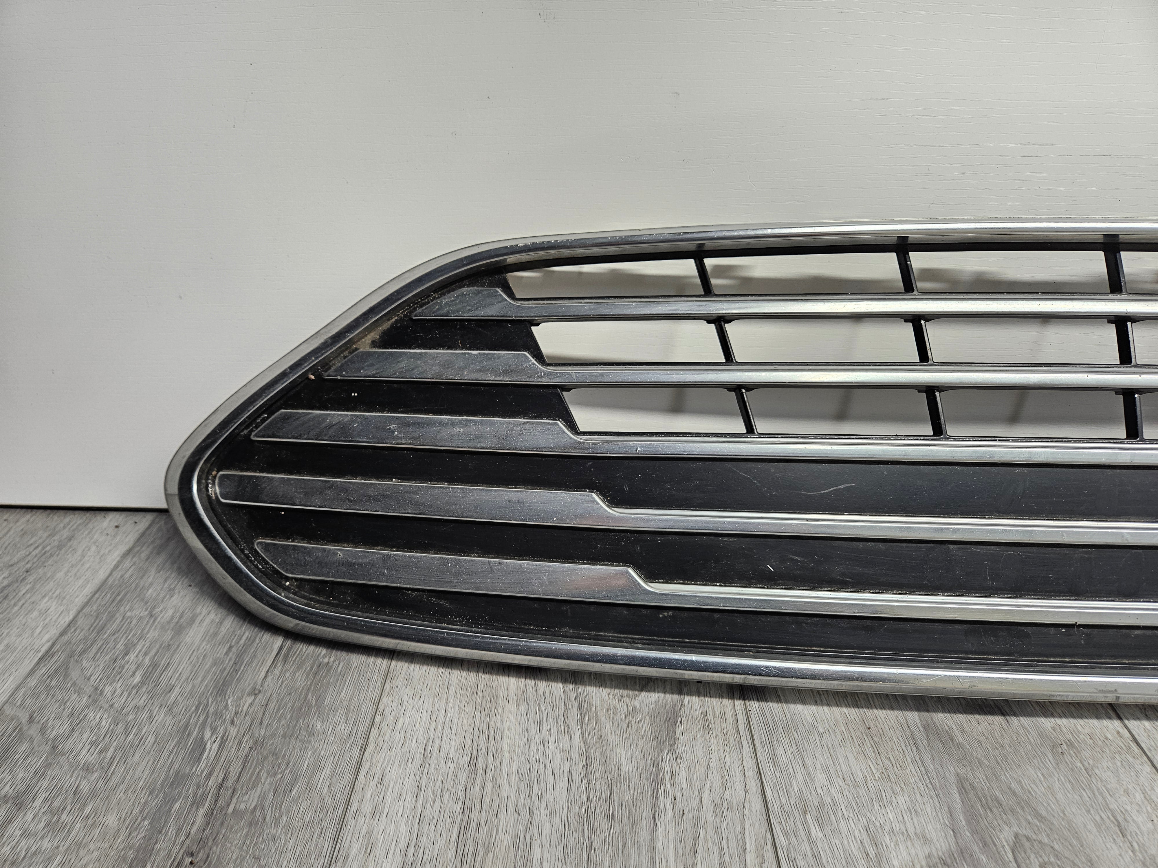 2017 - 2018 FORD C-MAX FRONT CENTER GRILLE HM51-17B968-AAW