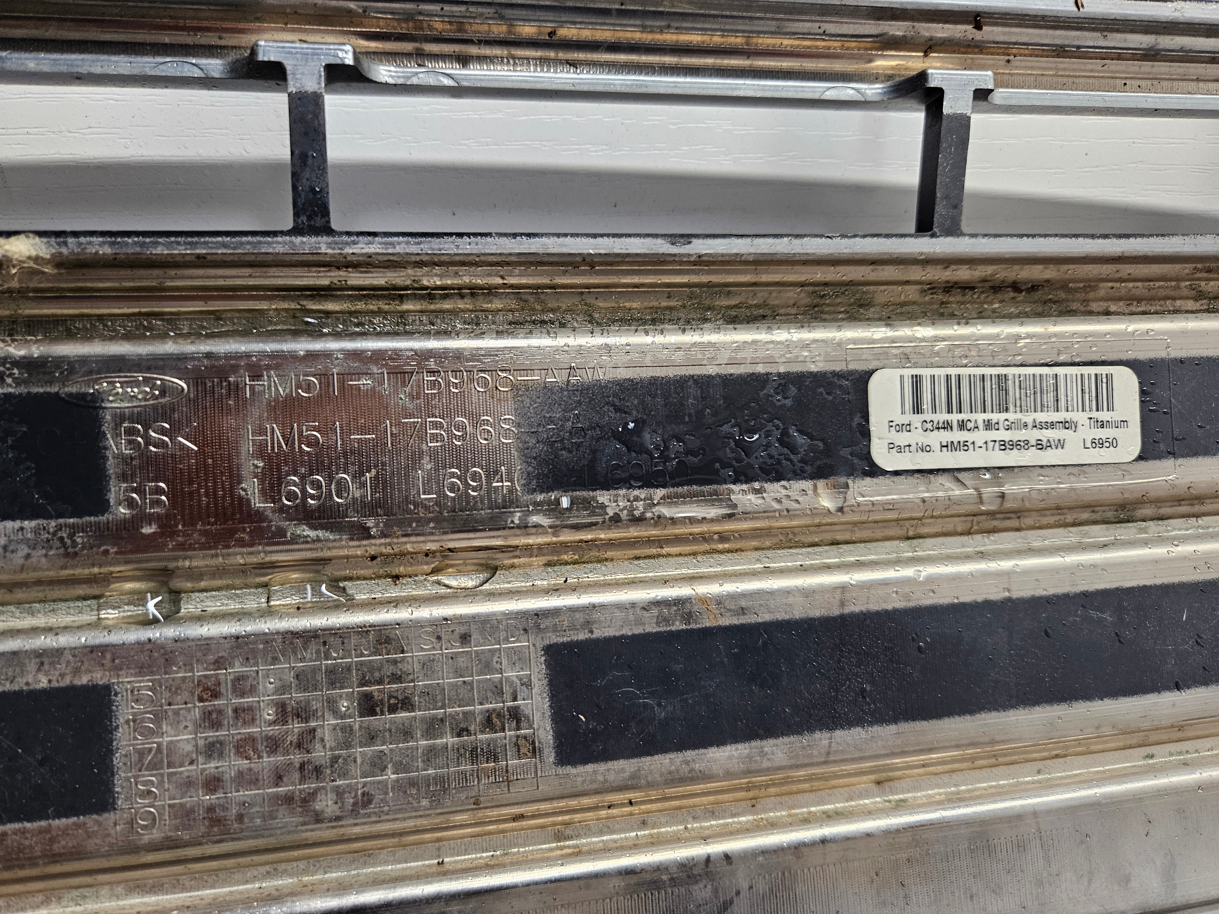 2017 - 2018 FORD C-MAX FRONT CENTER GRILLE HM51-17B968-AAW