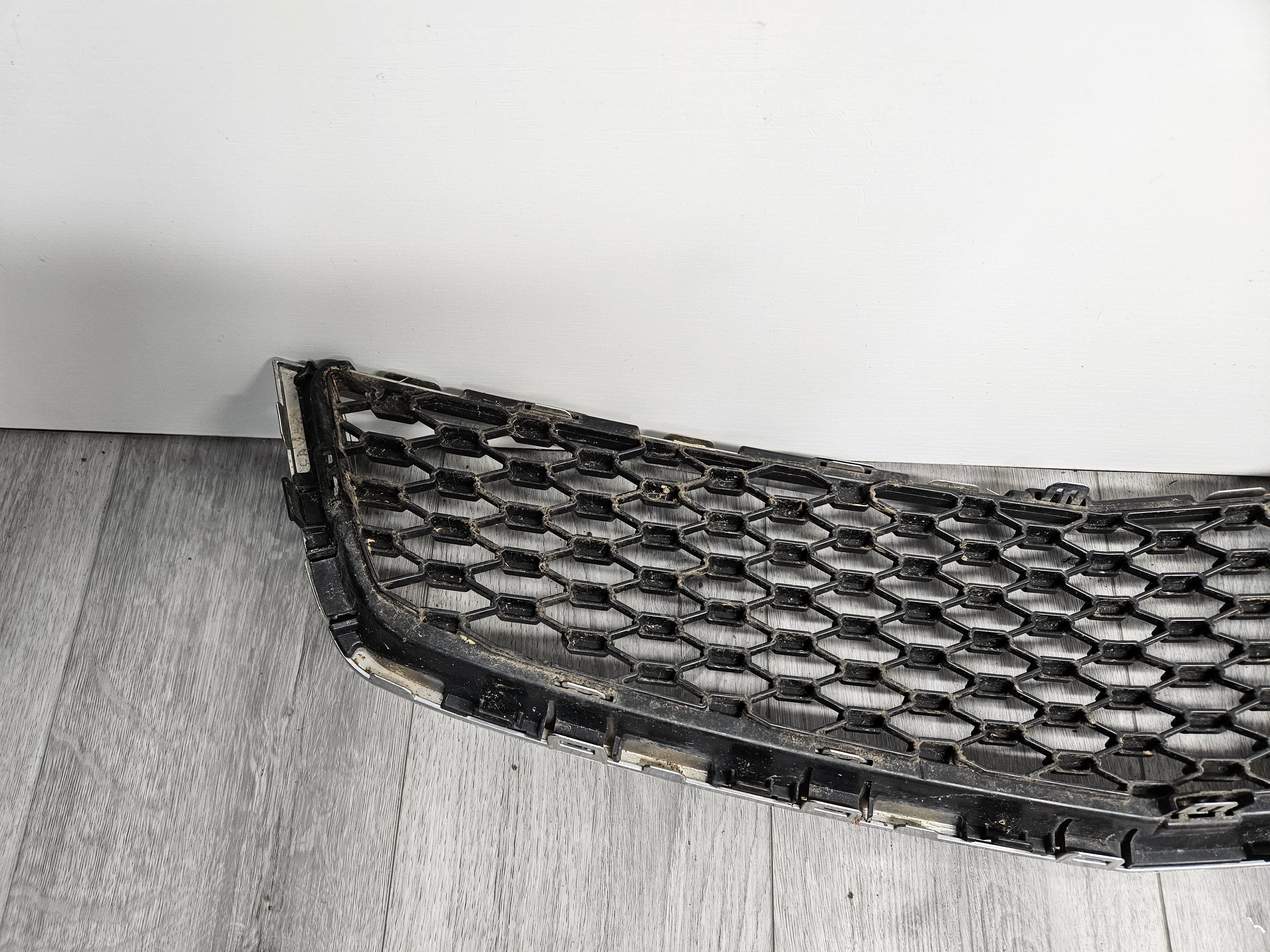 2010 - 2015 CHEVROLET EQUINOX FRONT LOWER GRILLE 25798748