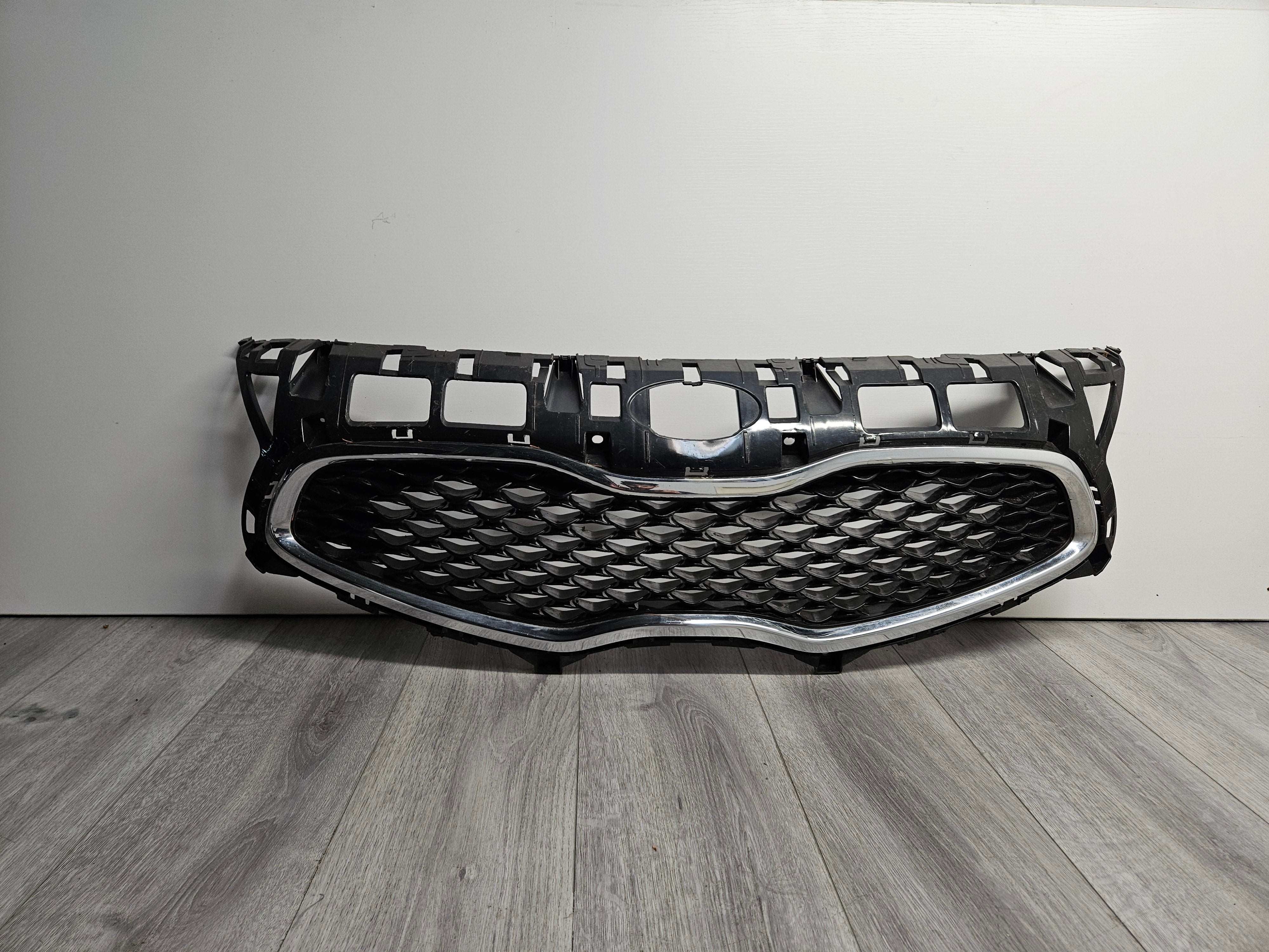 2013 - 2016 KIA CARENS / KIA RONDO FRONT BUMPER UPPER GRILLE 86352-A4000