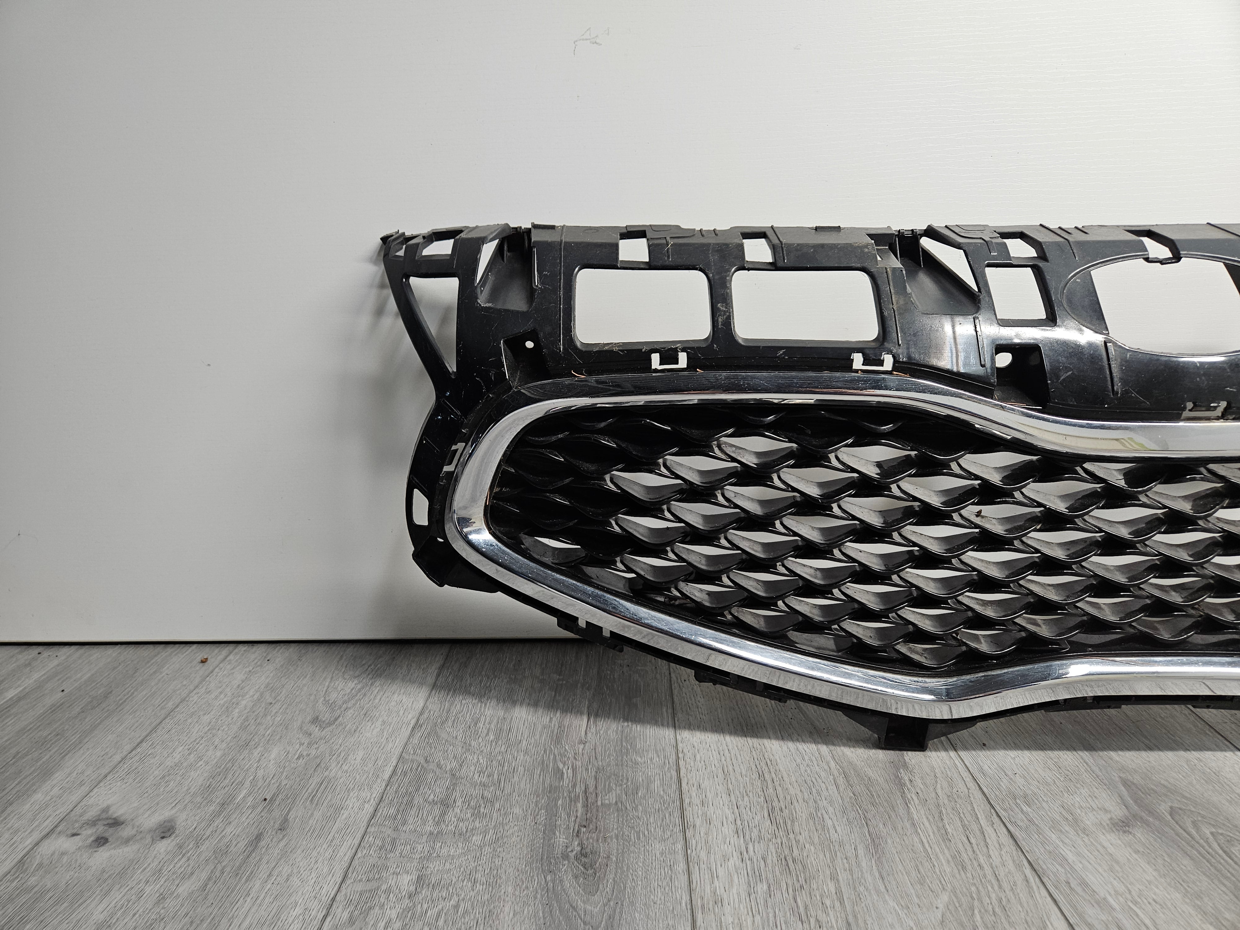 2013 - 2016 KIA CARENS / KIA RONDO FRONT BUMPER UPPER GRILLE 86352-A4000
