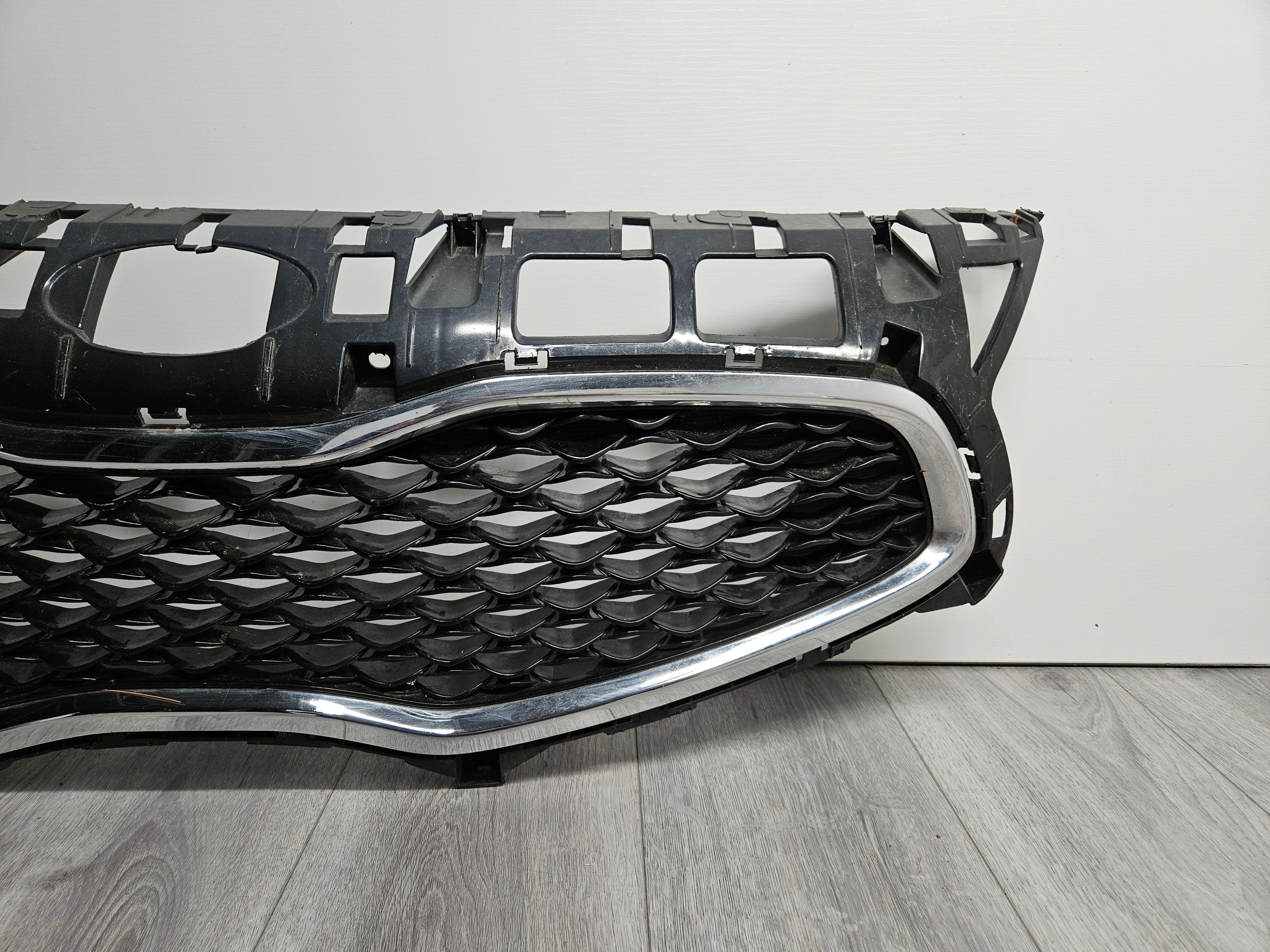 2013 - 2016 KIA CARENS / KIA RONDO FRONT BUMPER UPPER GRILLE 86352-A4000