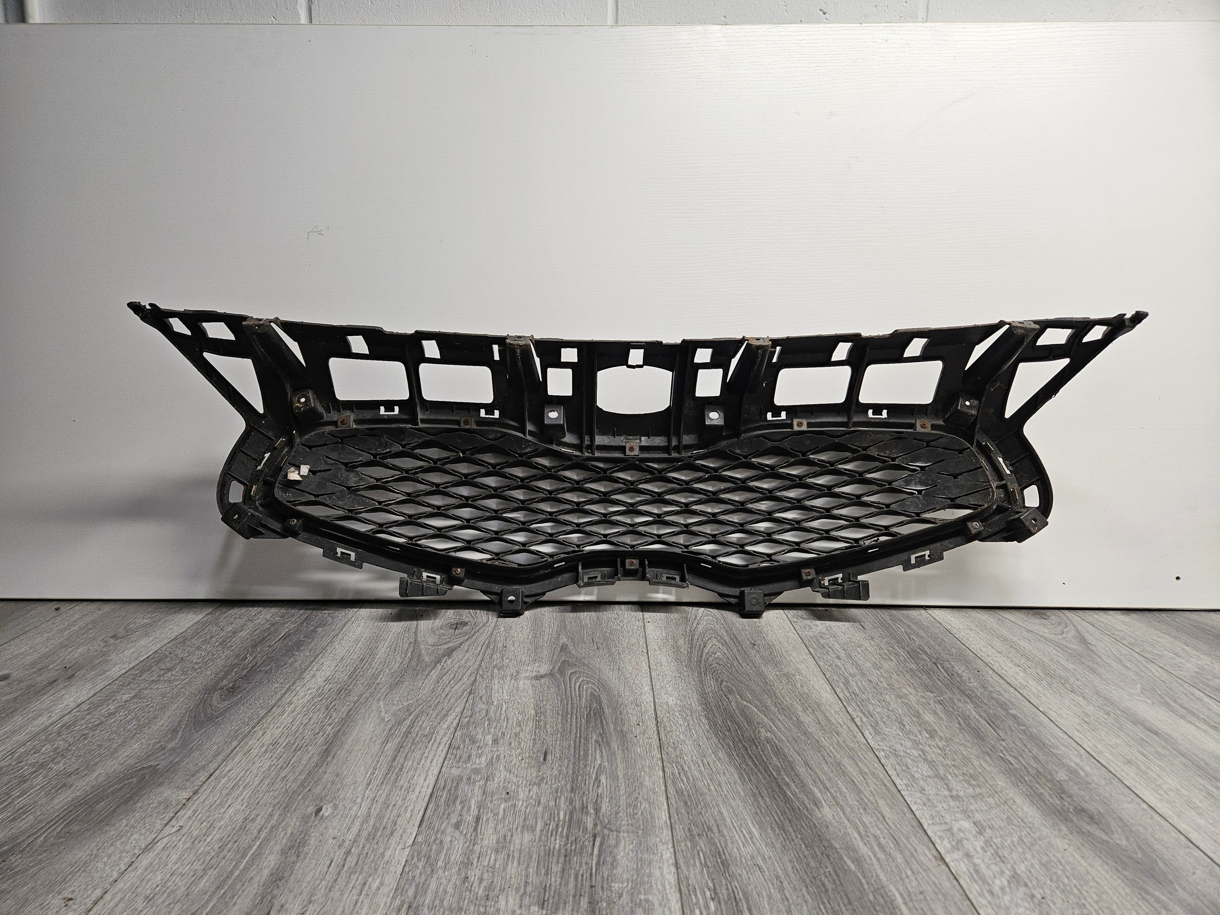 2013 - 2016 KIA CARENS / KIA RONDO FRONT BUMPER UPPER GRILLE 86352-A4000