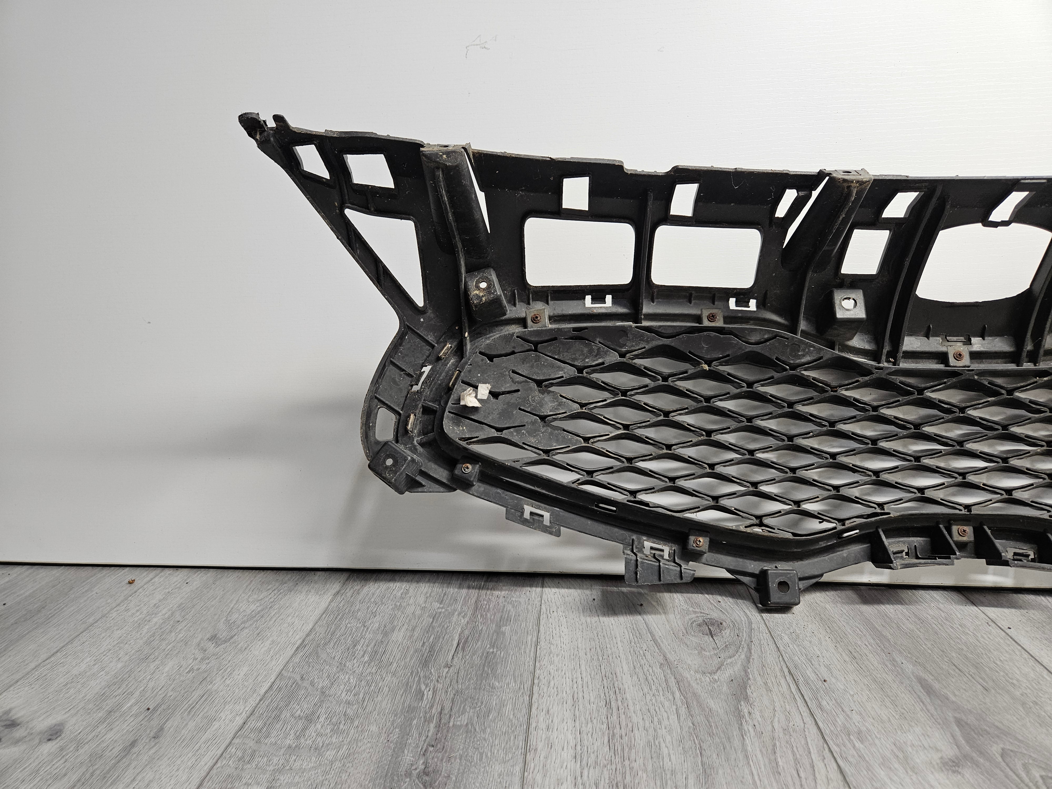 2013 - 2016 KIA CARENS / KIA RONDO FRONT BUMPER UPPER GRILLE 86352-A4000