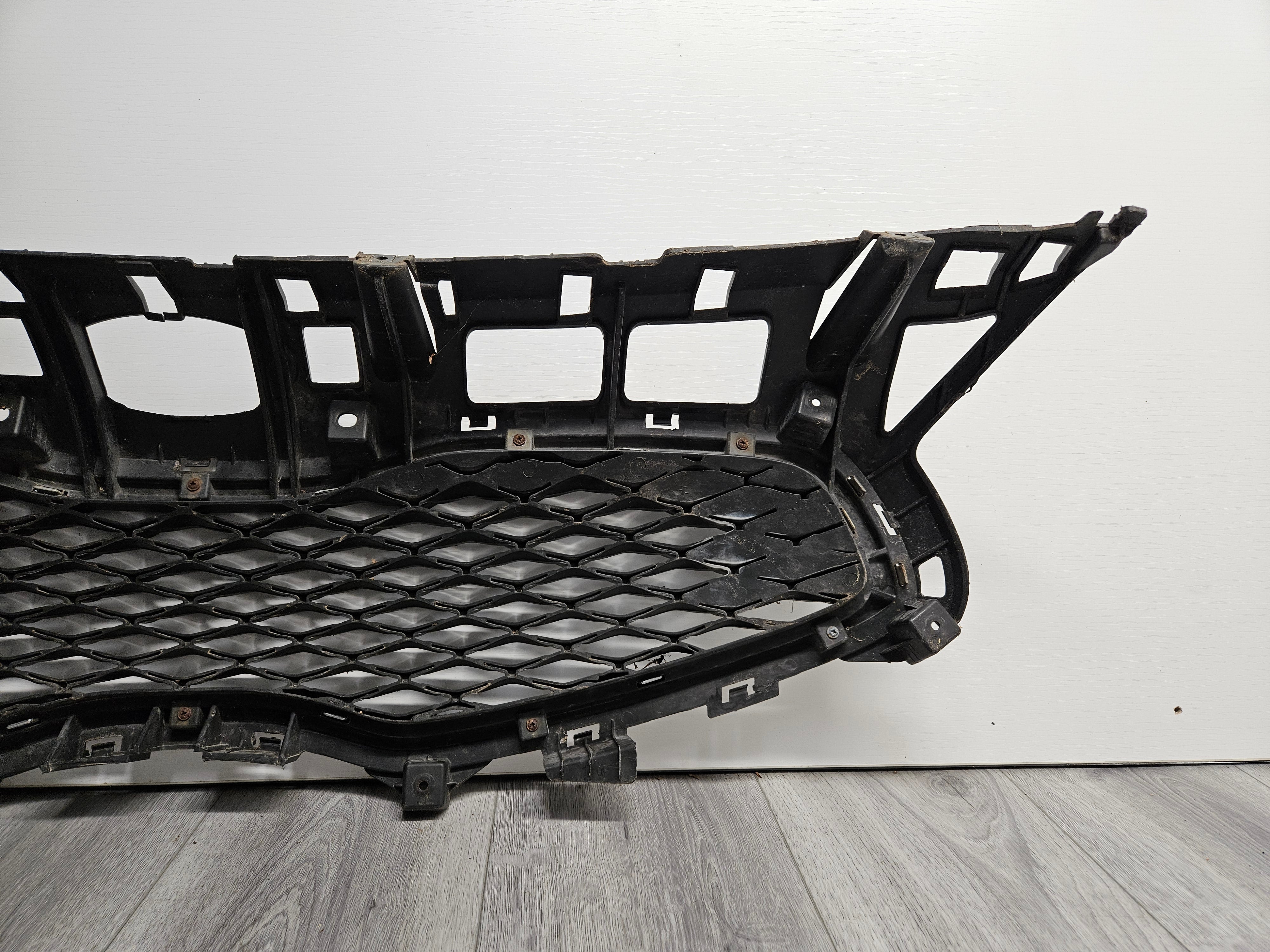 2013 - 2016 KIA CARENS / KIA RONDO FRONT BUMPER UPPER GRILLE 86352-A4000